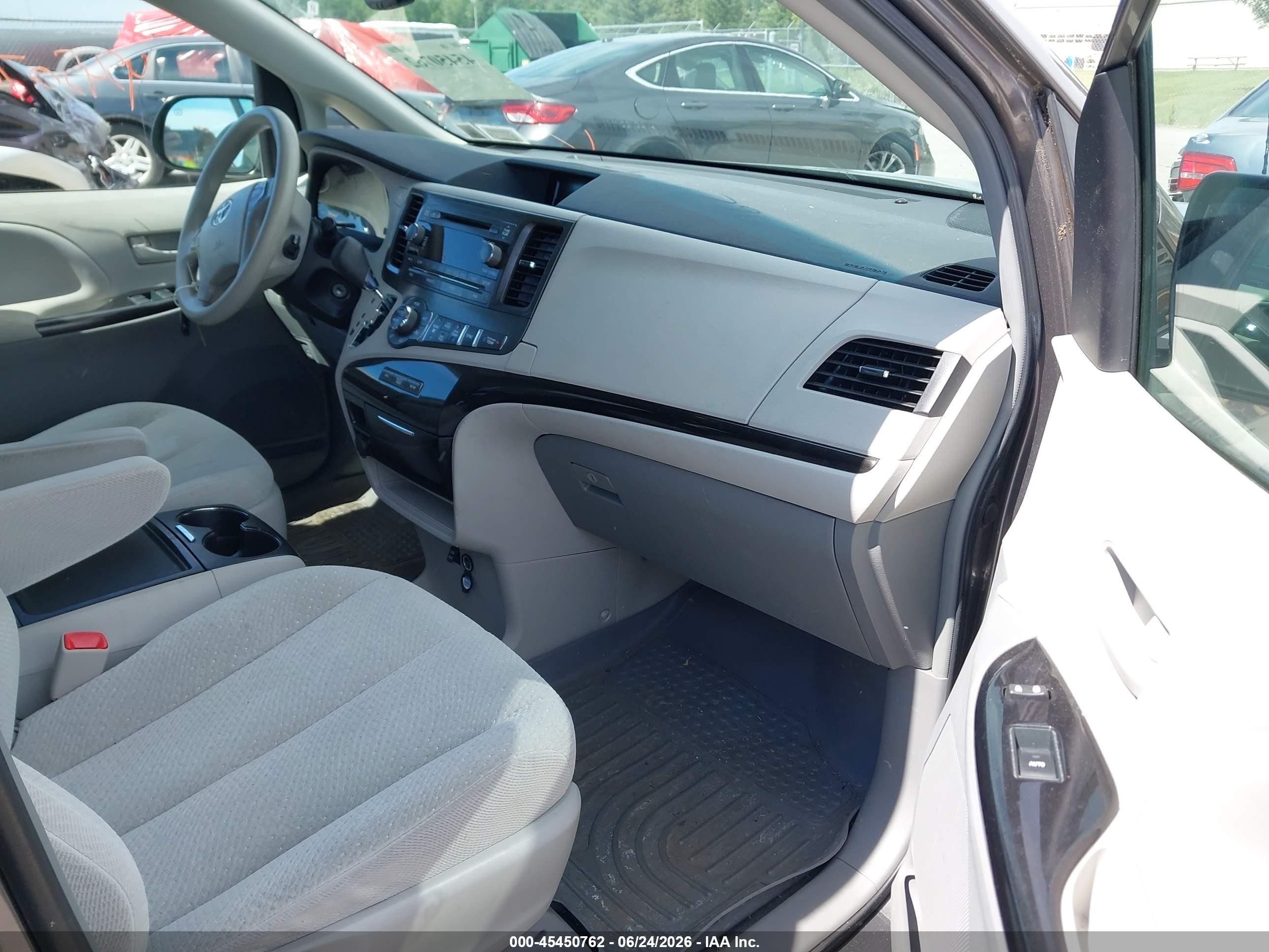 2014 Toyota Sienna Le V6 8 Passenger Gray vin: 5TDKK3DC6ES467209