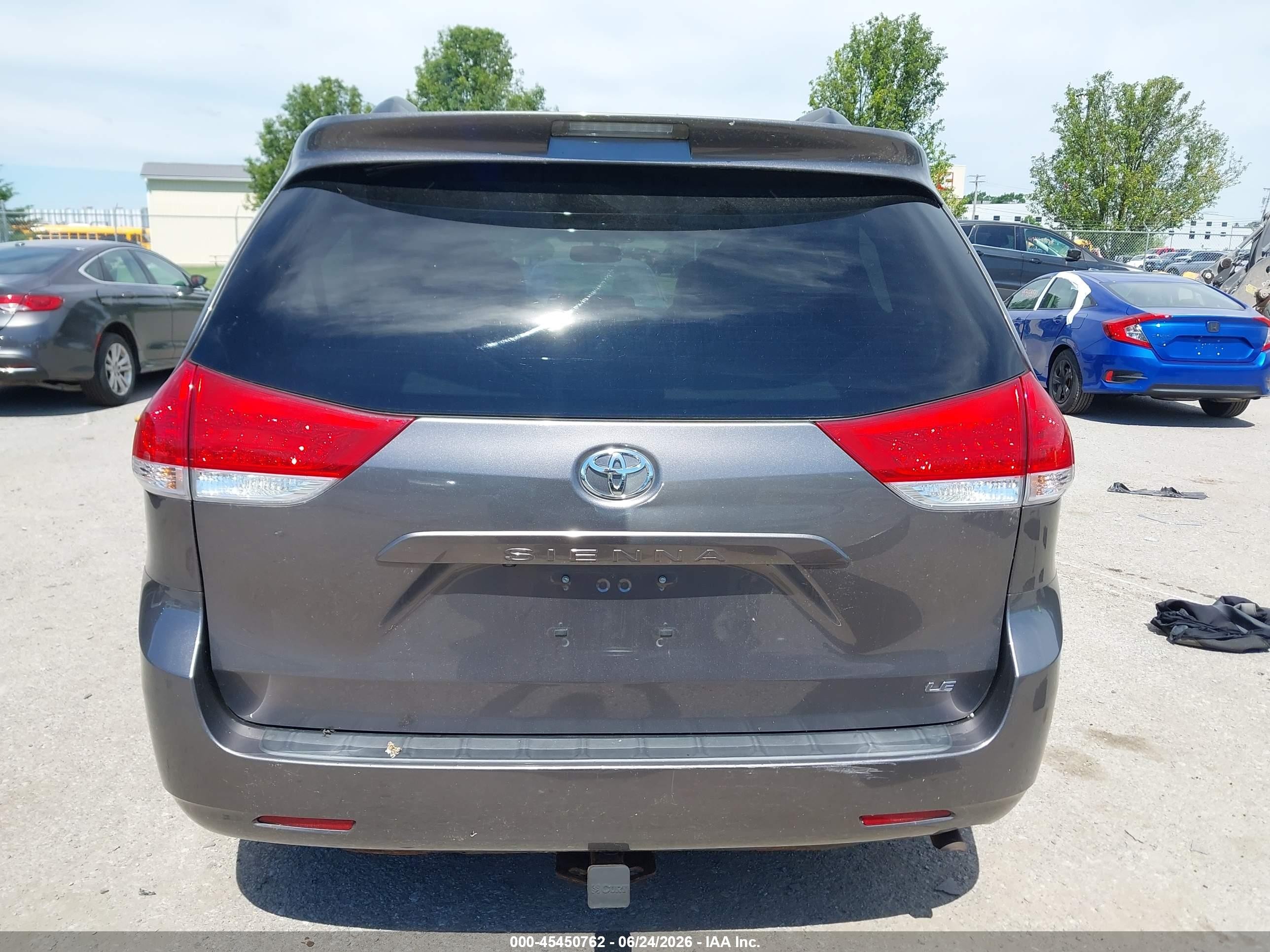 2014 Toyota Sienna Le V6 8 Passenger Gray vin: 5TDKK3DC6ES467209