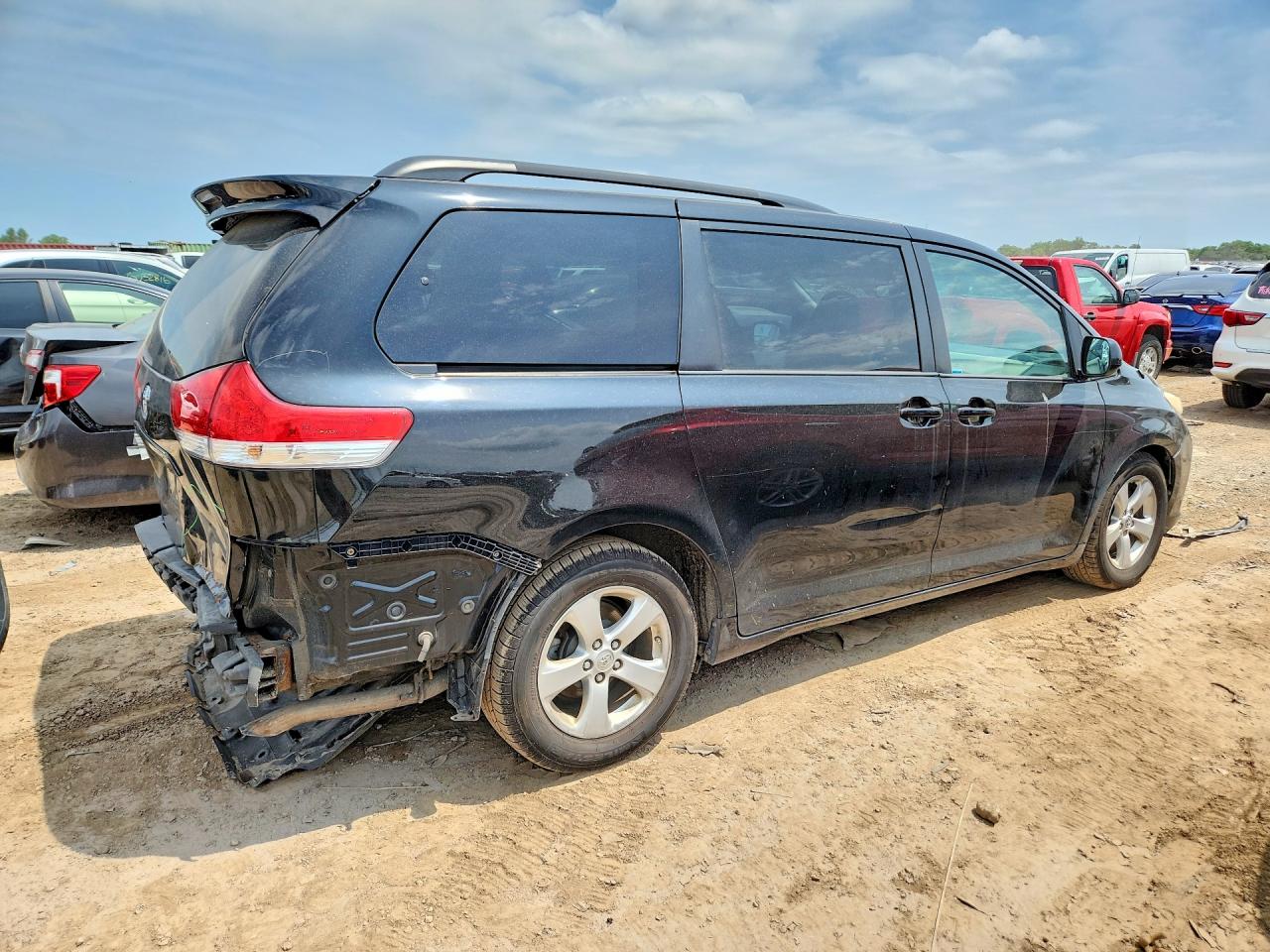 2014 Toyota Sienna Le Черный vin: 5TDKK3DC6ES470918