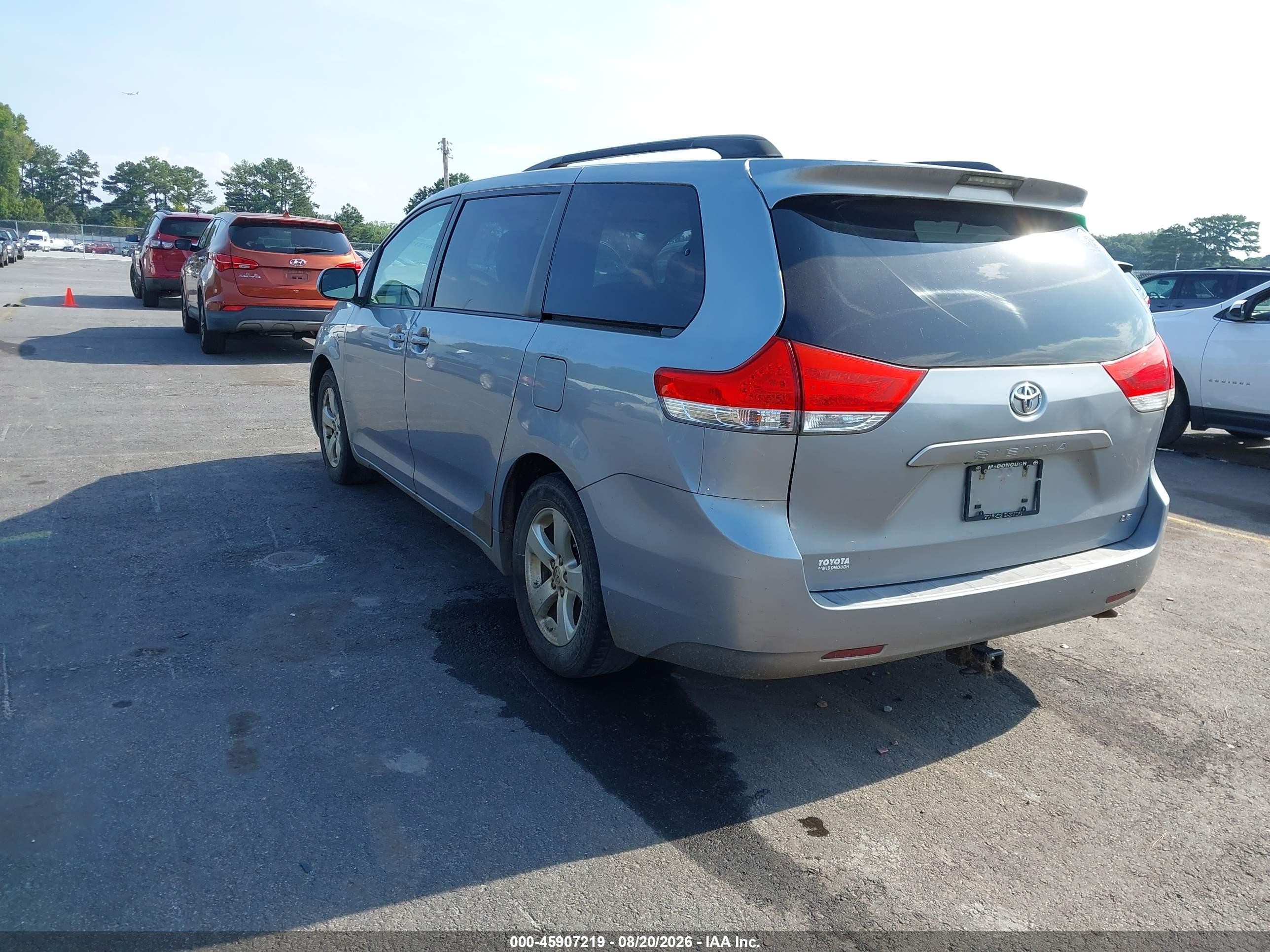 2014 Toyota Sienna Le V6 8 Passenger Silver vin: 5TDKK3DC6ES474547