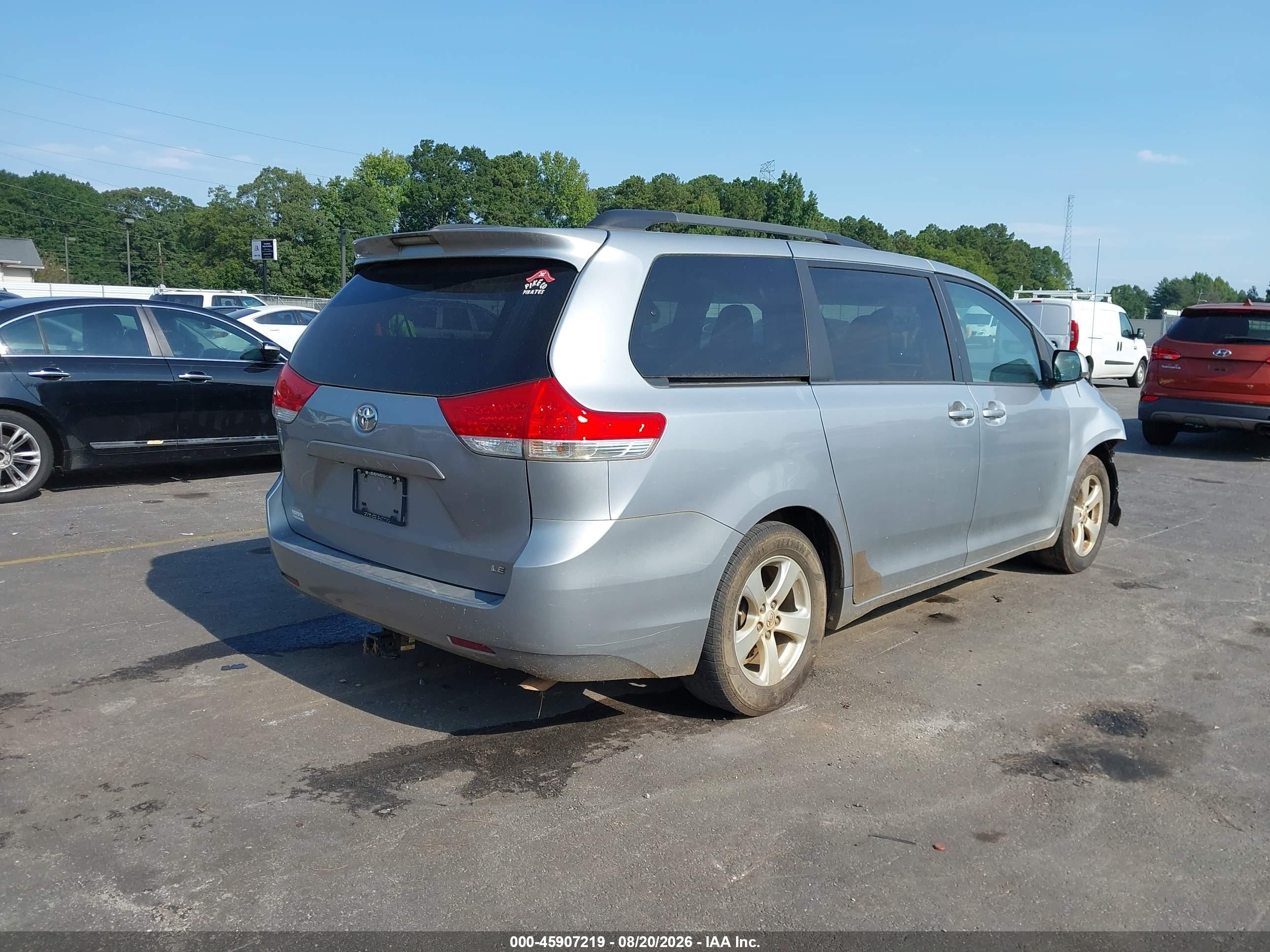 2014 Toyota Sienna Le V6 8 Passenger Silver vin: 5TDKK3DC6ES474547