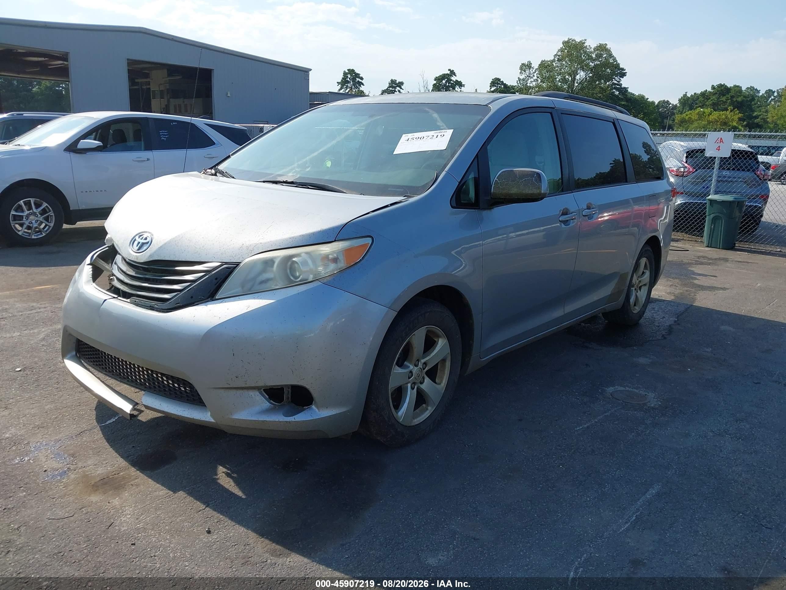 2014 Toyota Sienna Le V6 8 Passenger Silver vin: 5TDKK3DC6ES474547