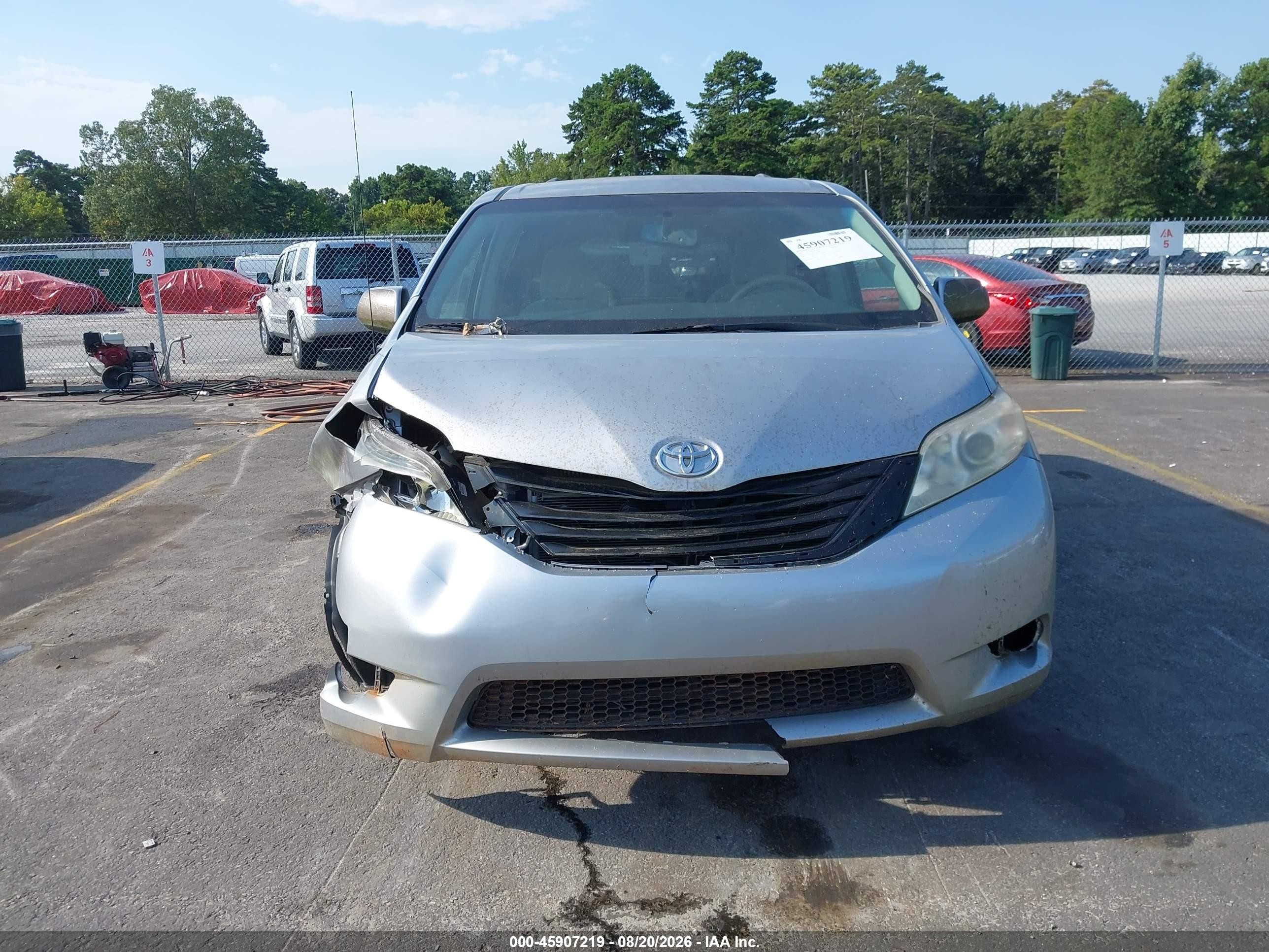 2014 Toyota Sienna Le V6 8 Passenger Silver vin: 5TDKK3DC6ES474547