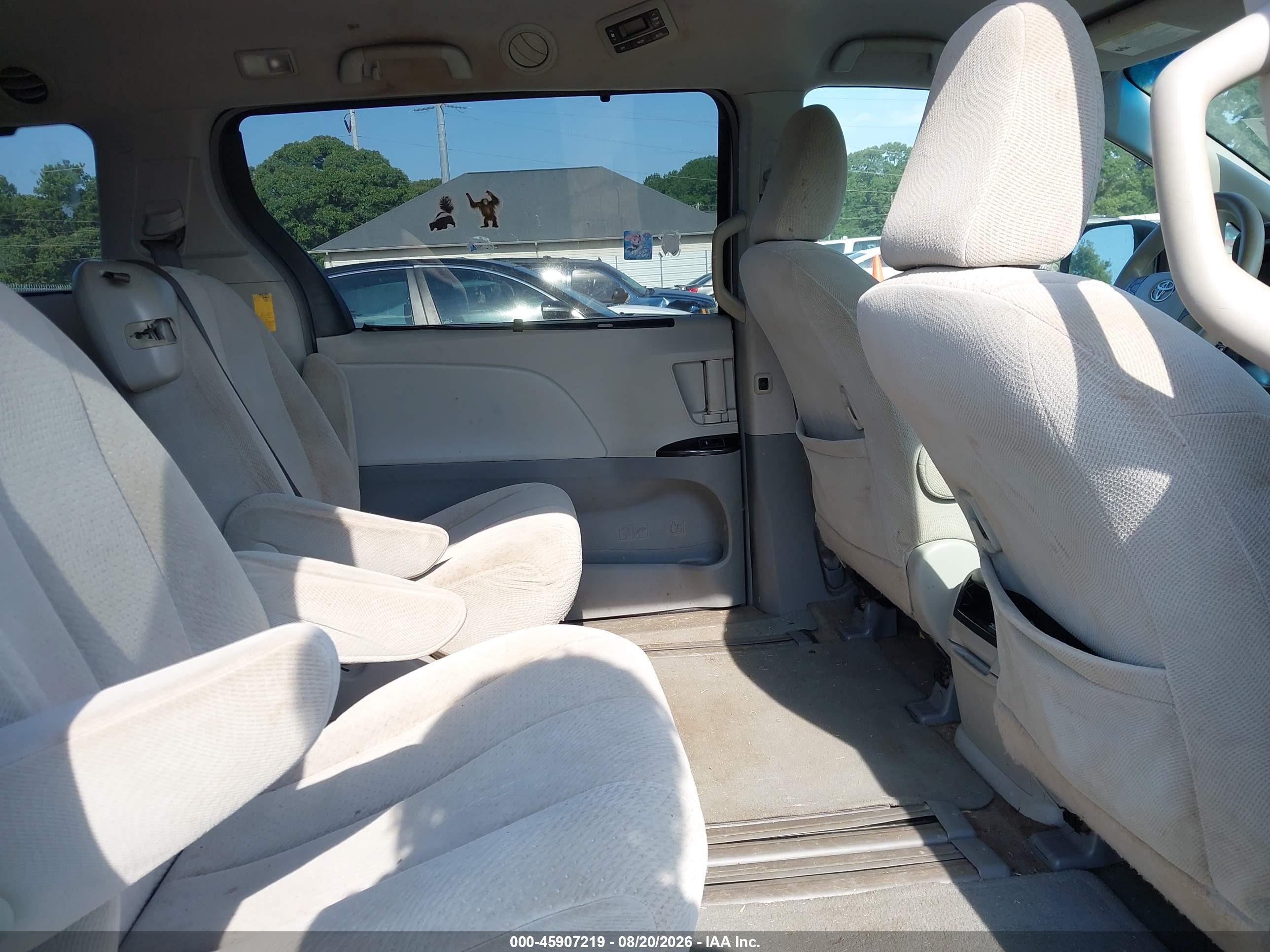 2014 Toyota Sienna Le V6 8 Passenger Silver vin: 5TDKK3DC6ES474547