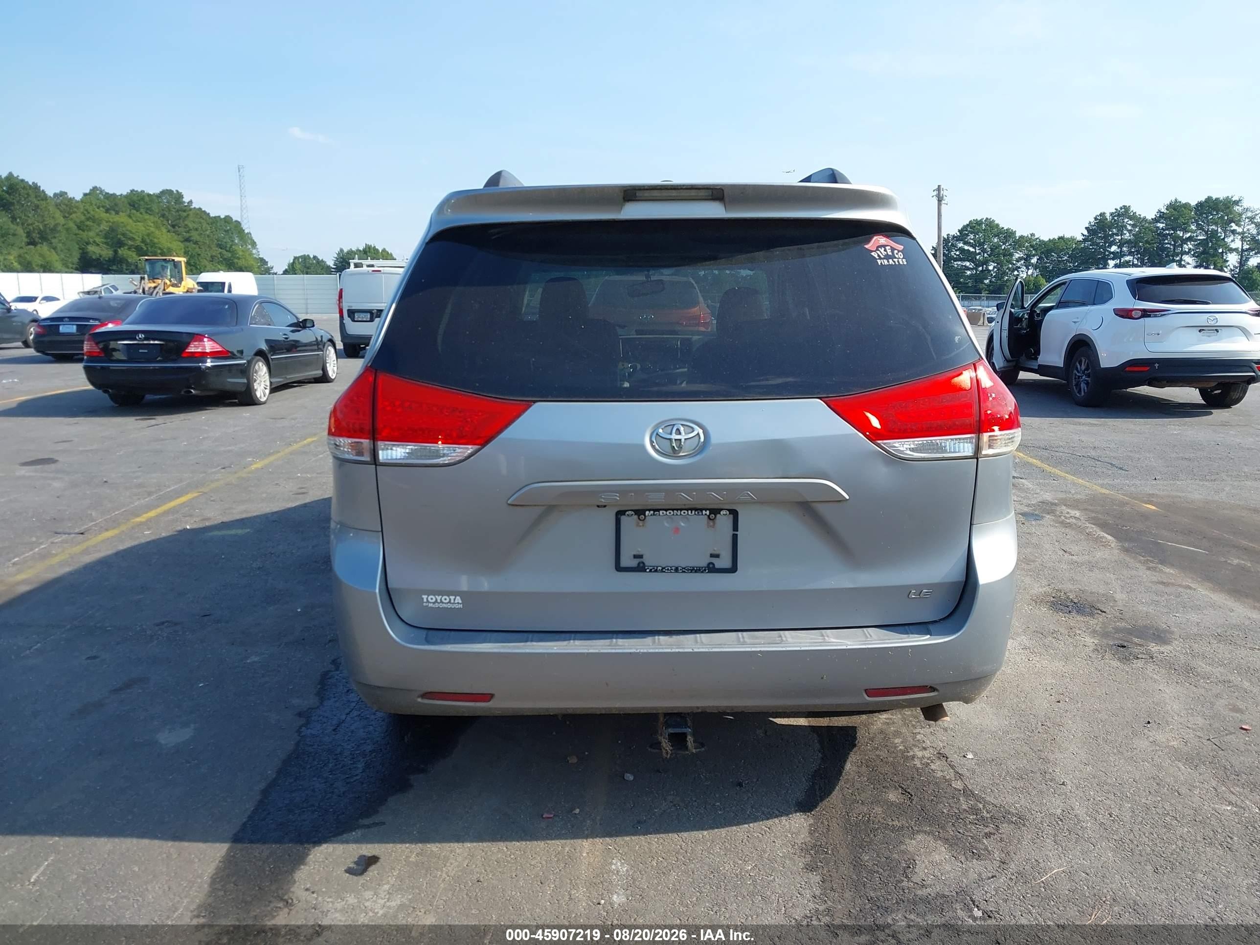 2014 Toyota Sienna Le V6 8 Passenger Silver vin: 5TDKK3DC6ES474547