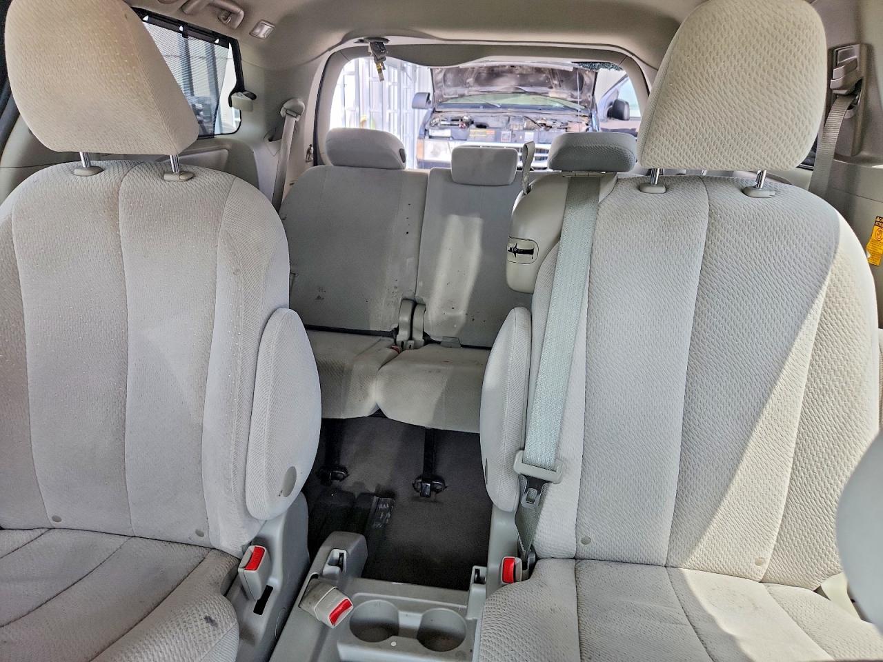 2014 Toyota Sienna Le Green vin: 5TDKK3DC6ES476766