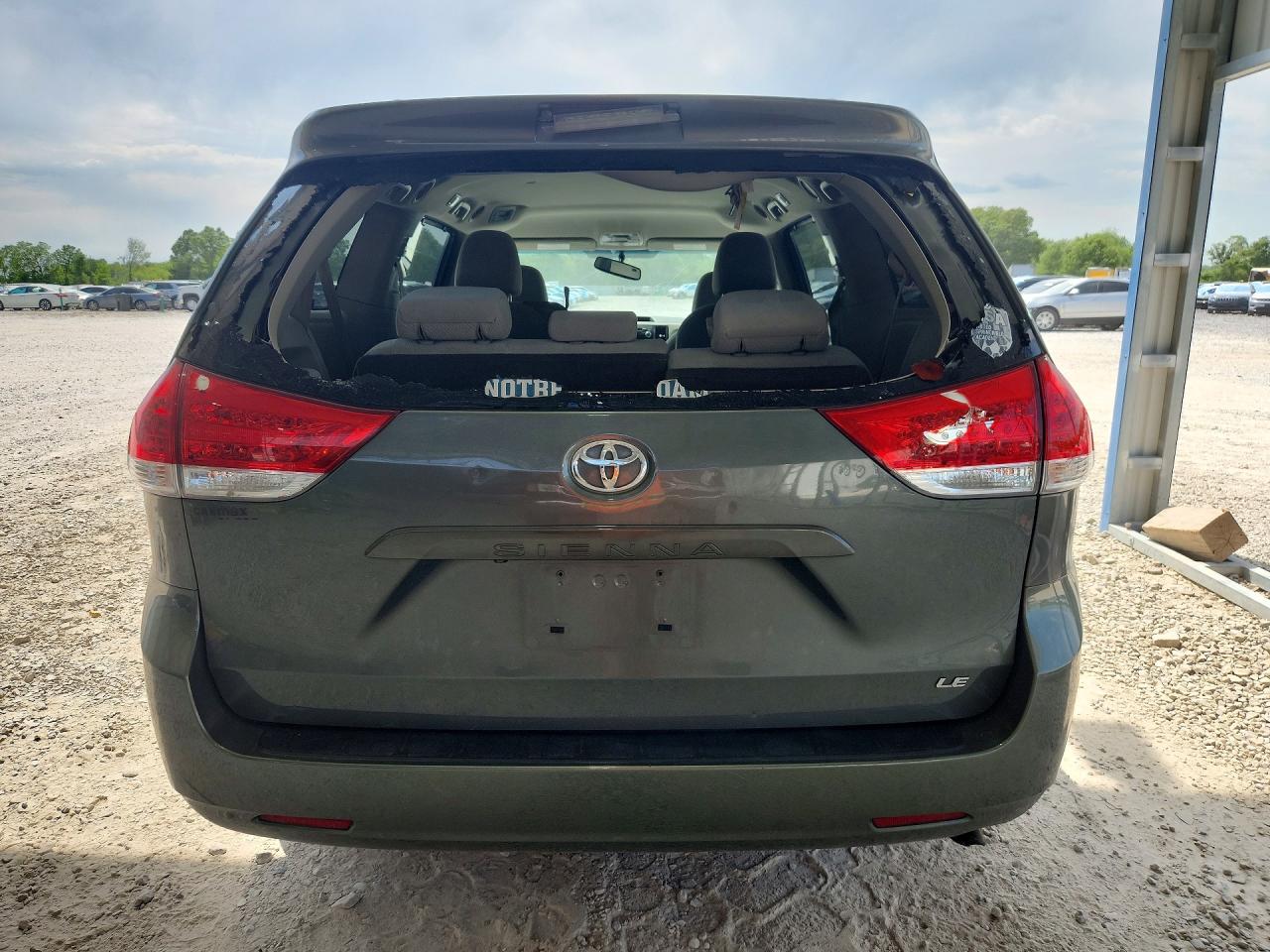 2014 Toyota Sienna Le Green vin: 5TDKK3DC6ES476766