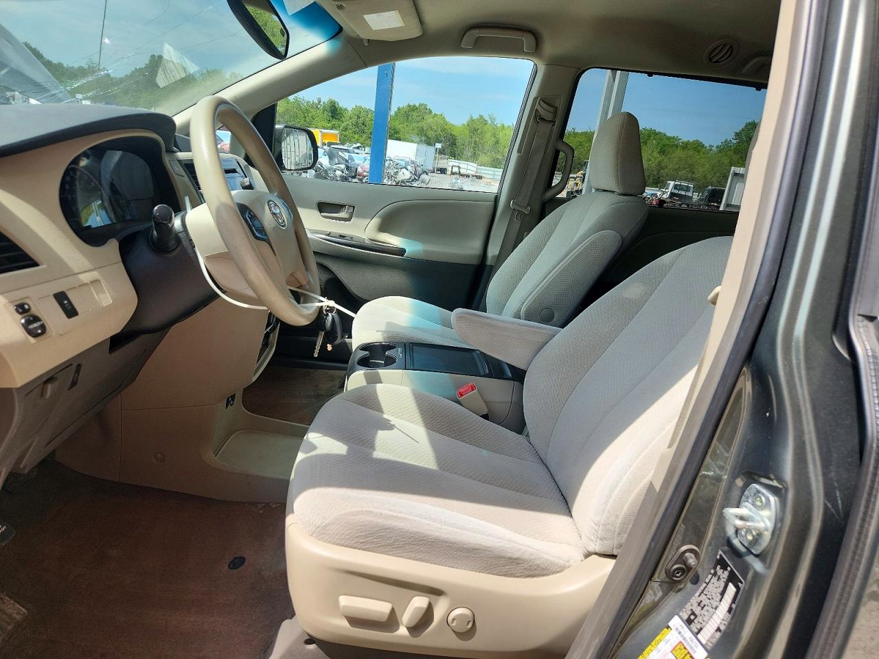 2014 Toyota Sienna Le Green vin: 5TDKK3DC6ES476766