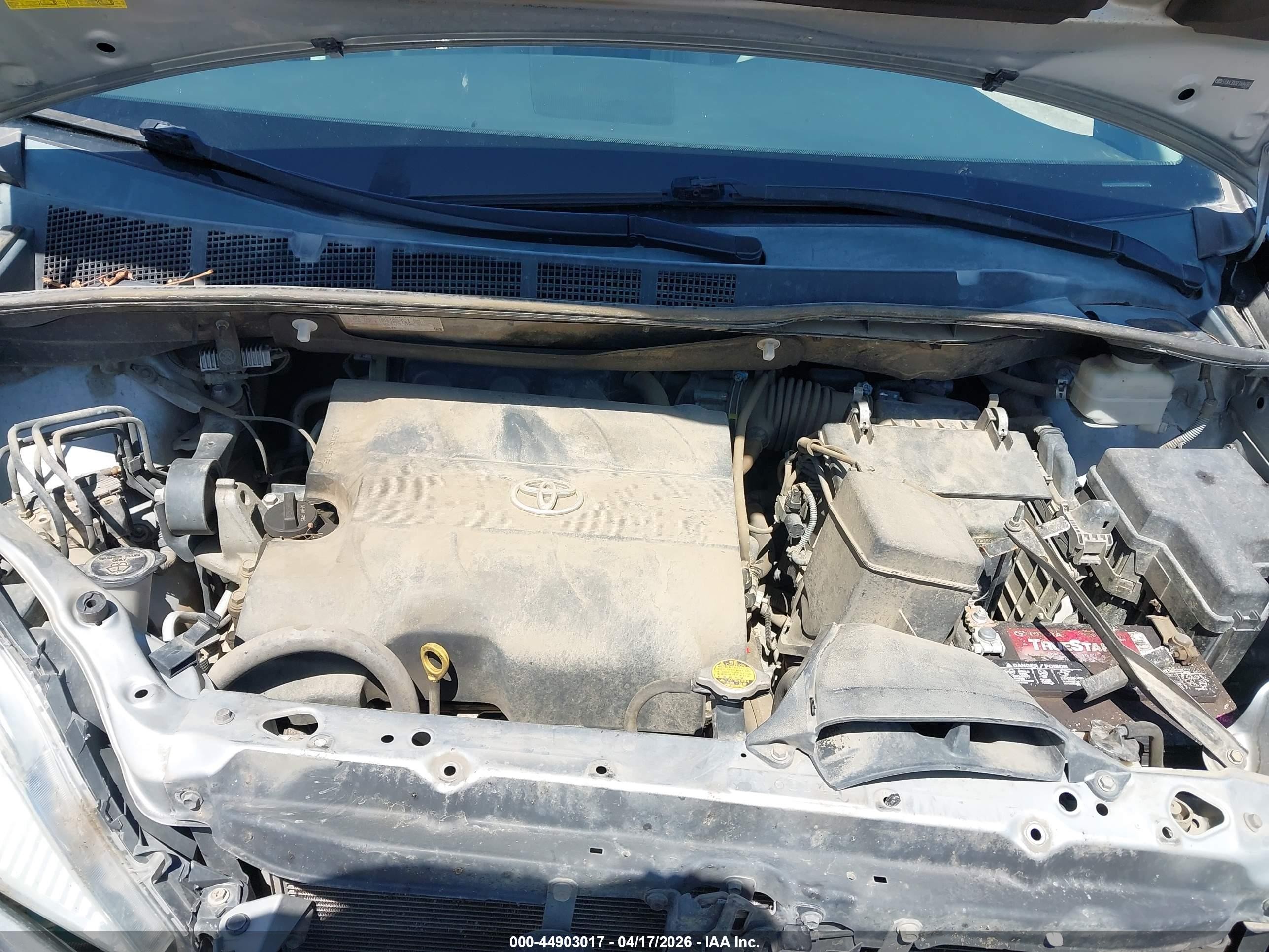 2014 Toyota Sienna Le V6 8 Passenger Серебряный vin: 5TDKK3DC6ES484060