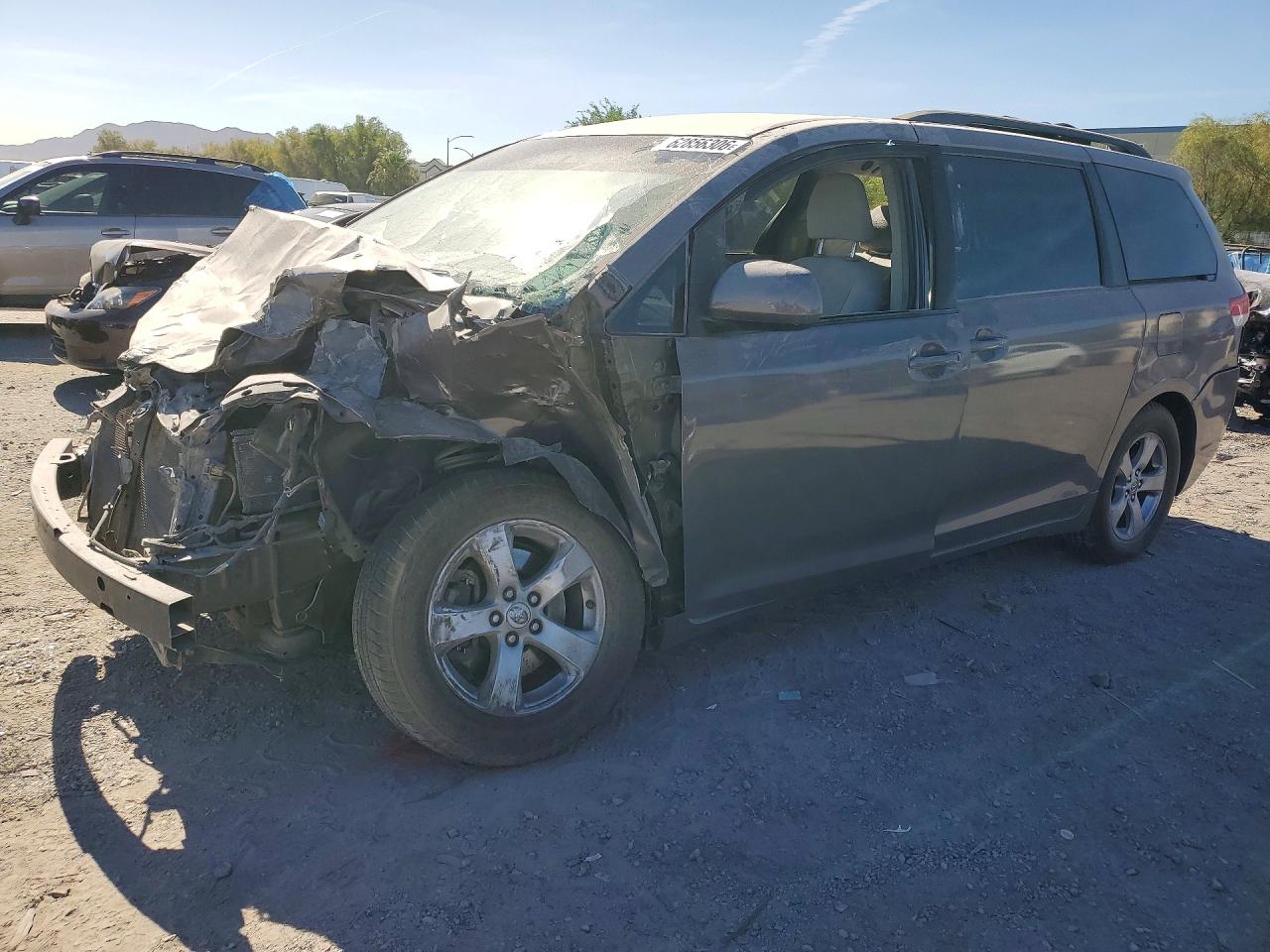 2014 Toyota Sienna Le Gray vin: 5TDKK3DC6ES484348