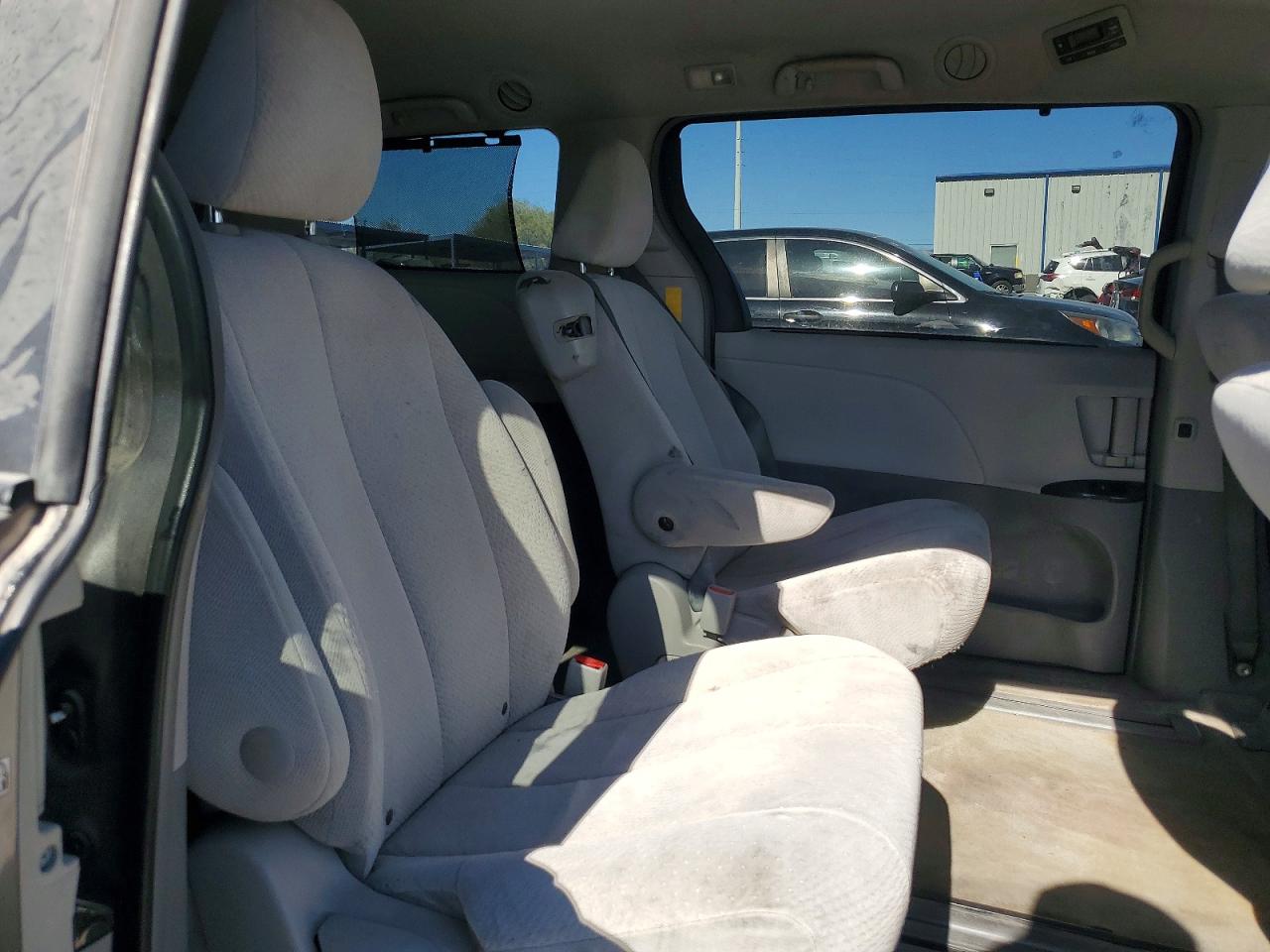 2014 Toyota Sienna Le Gray vin: 5TDKK3DC6ES484348