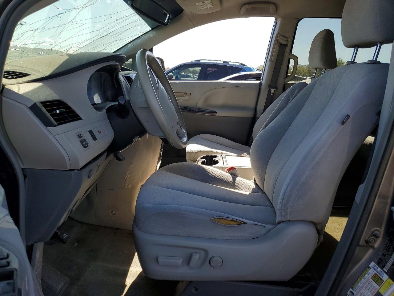 2014 Toyota Sienna Le Gray vin: 5TDKK3DC6ES484348