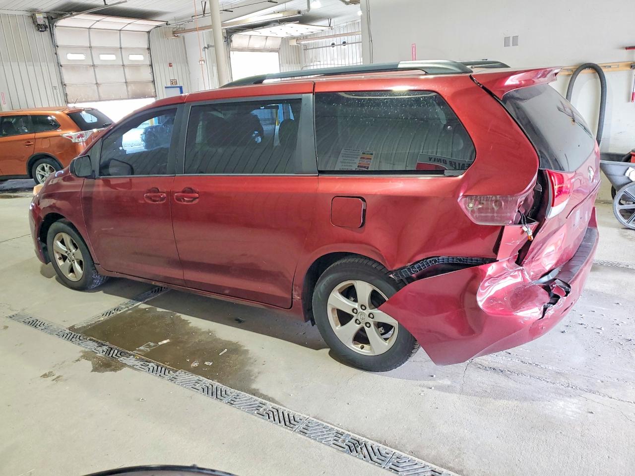 2014 Toyota Sienna Le Темно-бордовый vin: 5TDKK3DC6ES485385