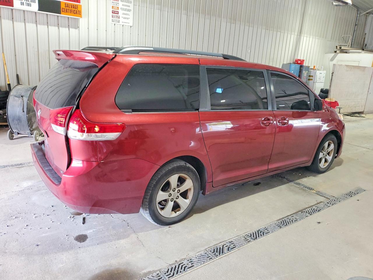 2014 Toyota Sienna Le Темно-бордовый vin: 5TDKK3DC6ES485385