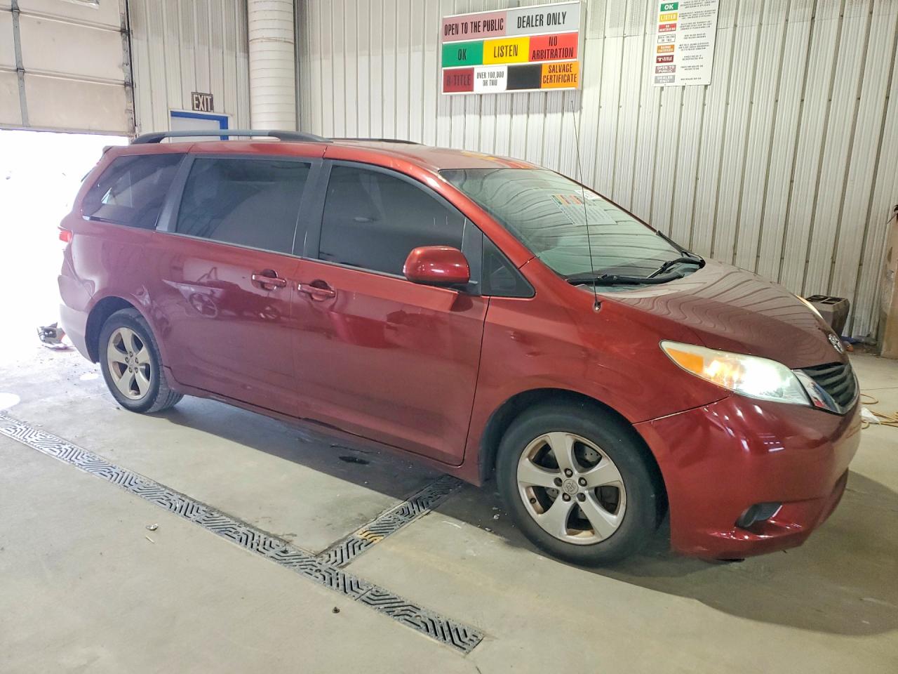 2014 Toyota Sienna Le Темно-бордовый vin: 5TDKK3DC6ES485385