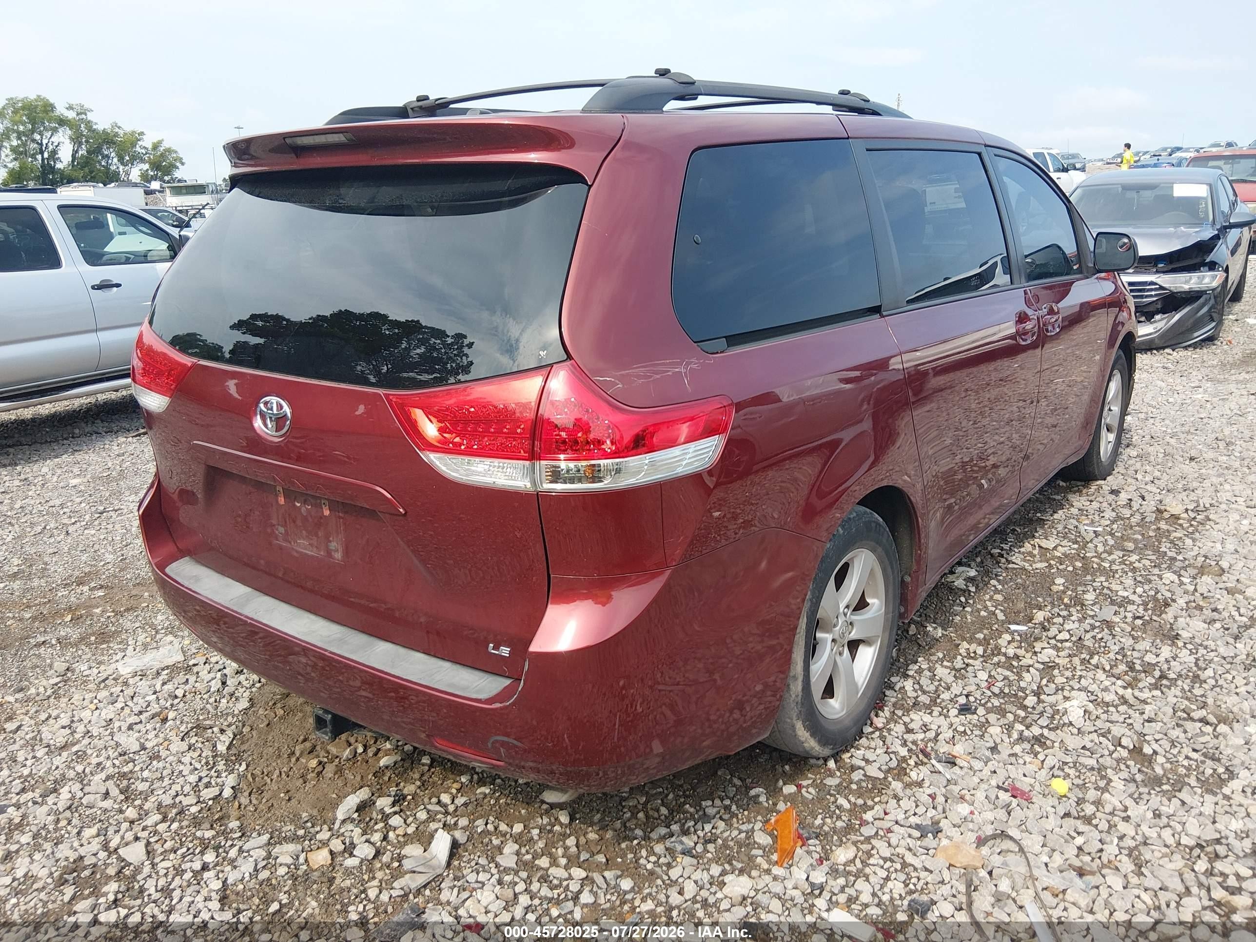 2014 Toyota Sienna Le V6 8 Passenger Темно-бордовый vin: 5TDKK3DC6ES491137