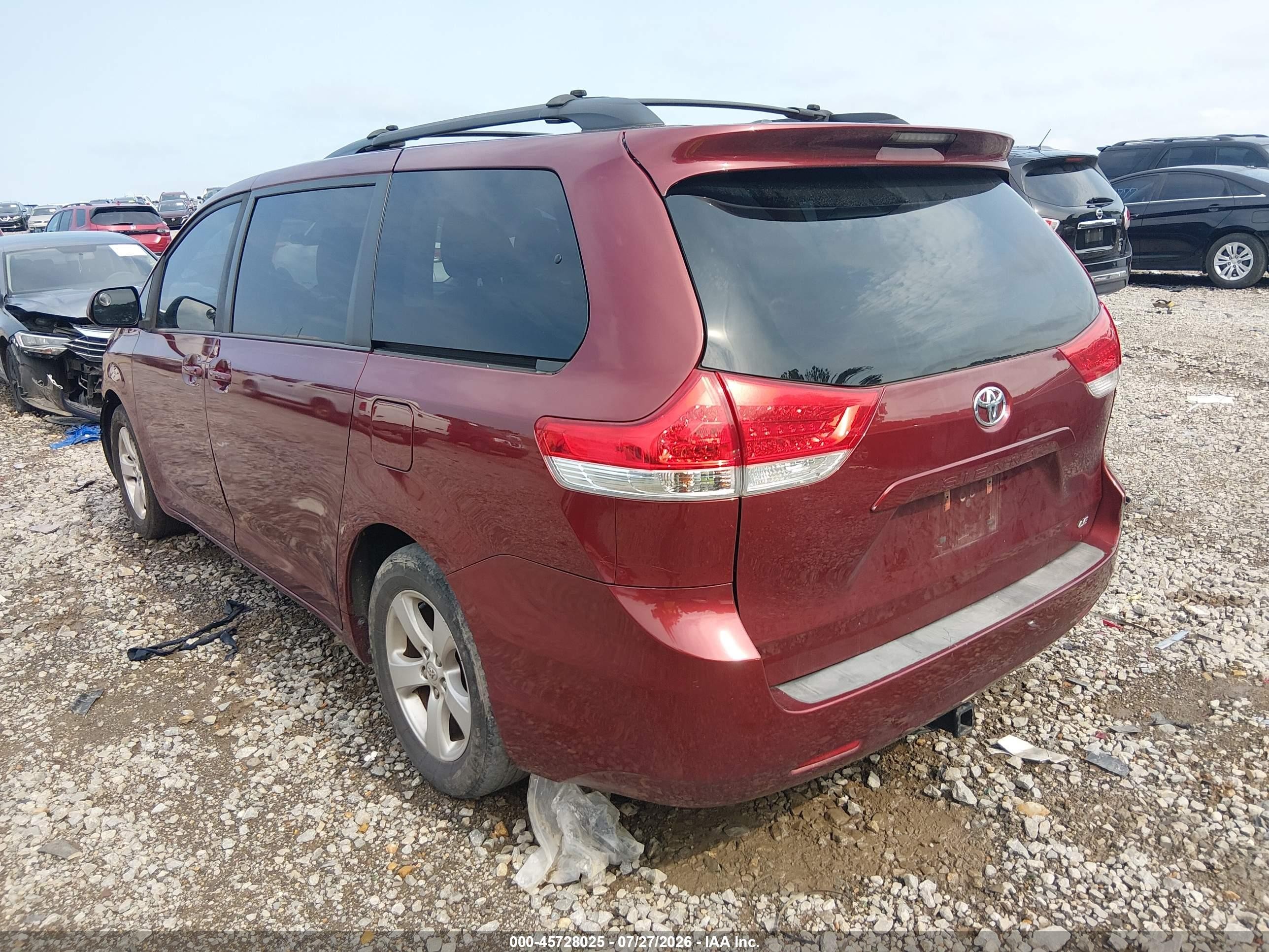 2014 Toyota Sienna Le V6 8 Passenger Темно-бордовый vin: 5TDKK3DC6ES491137