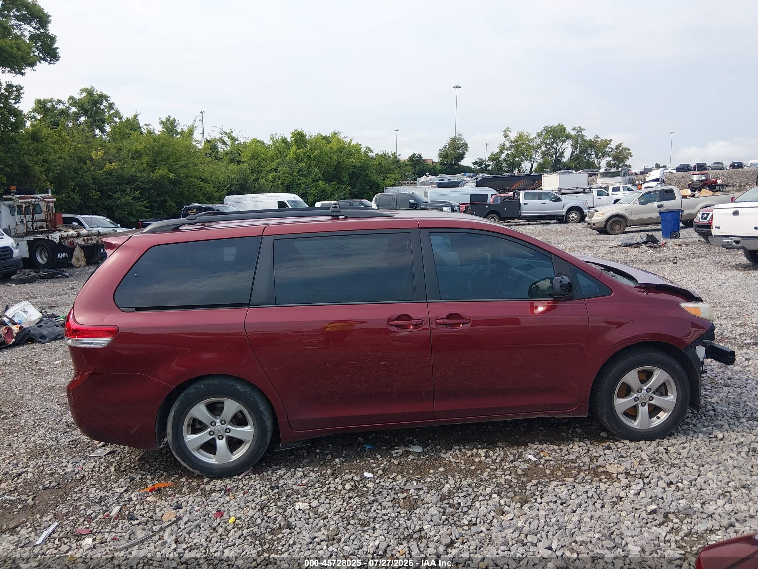 2014 Toyota Sienna Le V6 8 Passenger Темно-бордовый vin: 5TDKK3DC6ES491137