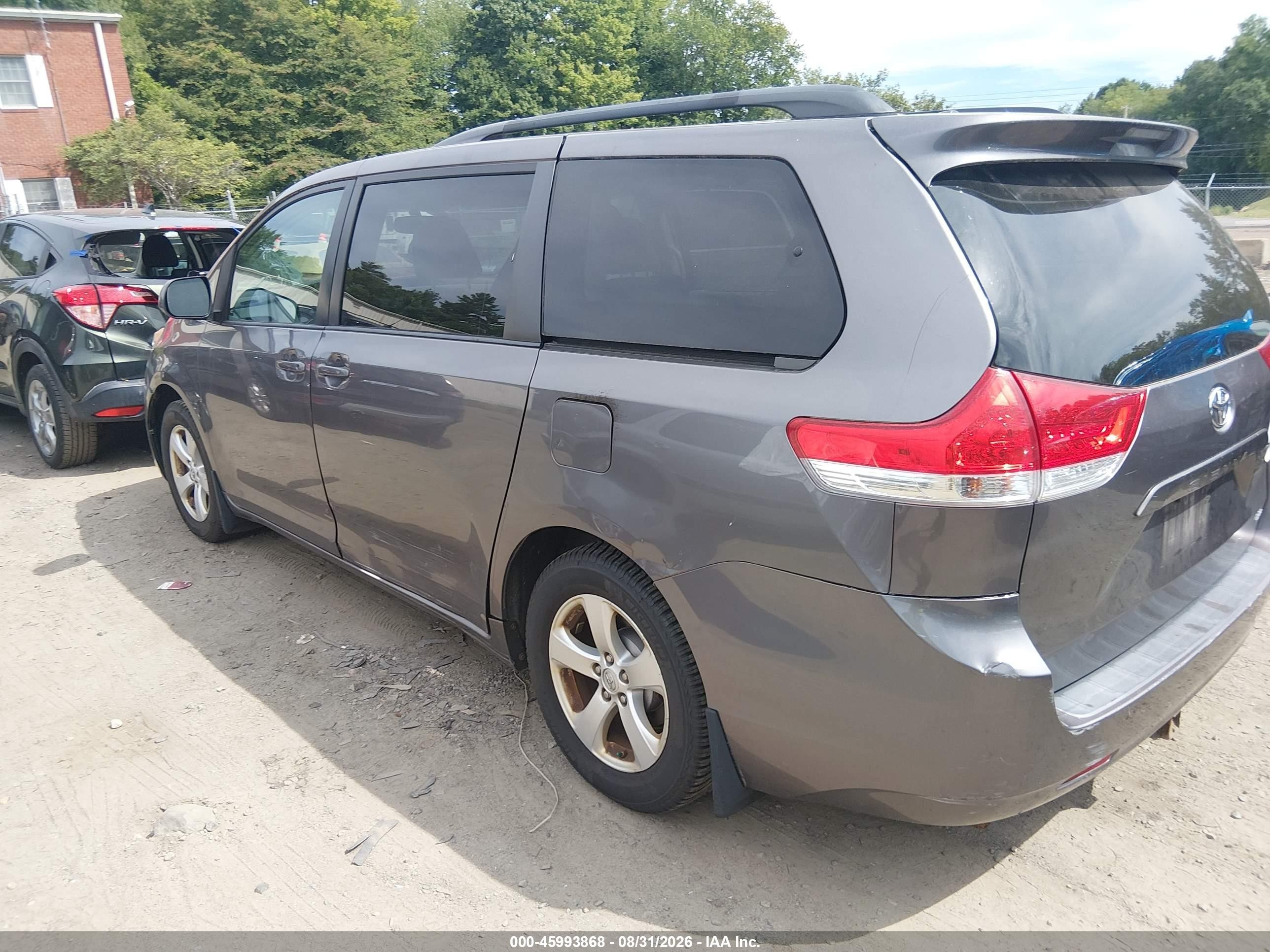 2014 Toyota Sienna Le V6 8 Passenger Gray vin: 5TDKK3DC6ES491879