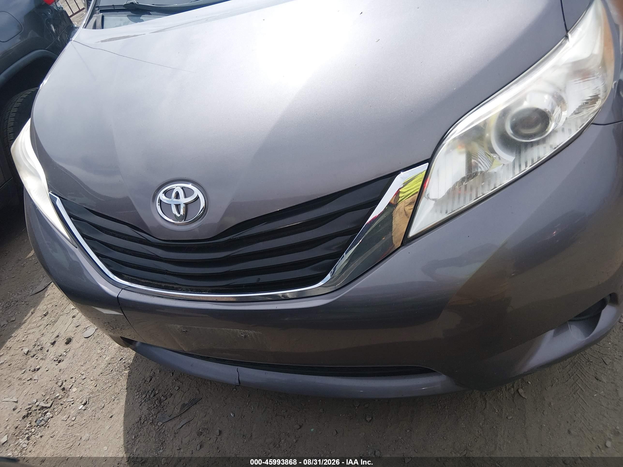 2014 Toyota Sienna Le V6 8 Passenger Gray vin: 5TDKK3DC6ES491879