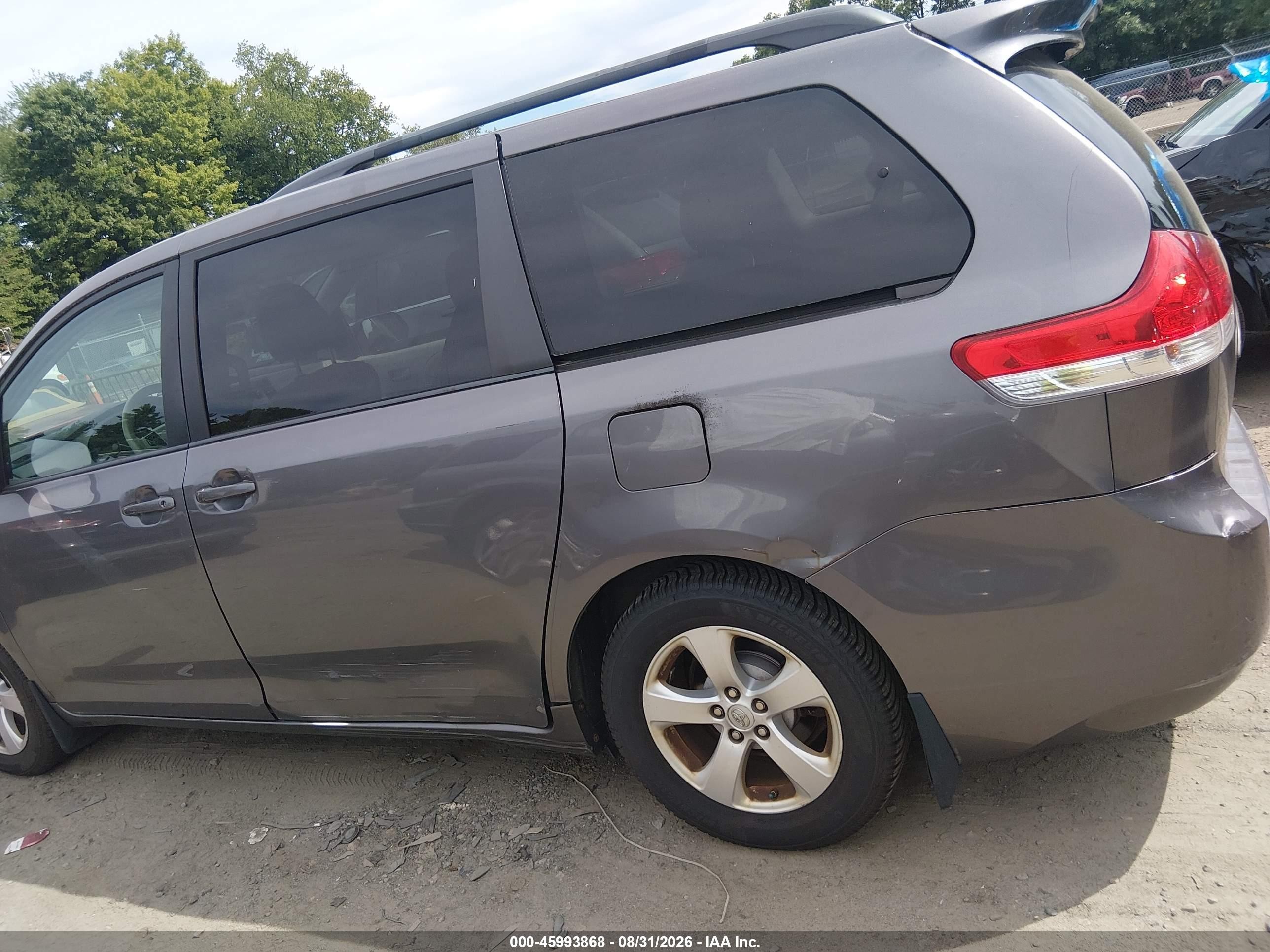 2014 Toyota Sienna Le V6 8 Passenger Gray vin: 5TDKK3DC6ES491879