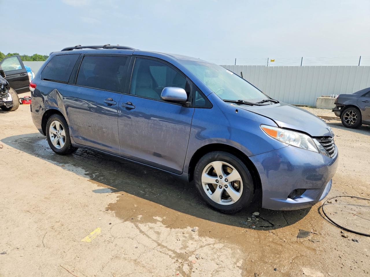 2014 Toyota Sienna Le Blue vin: 5TDKK3DC6ES503965