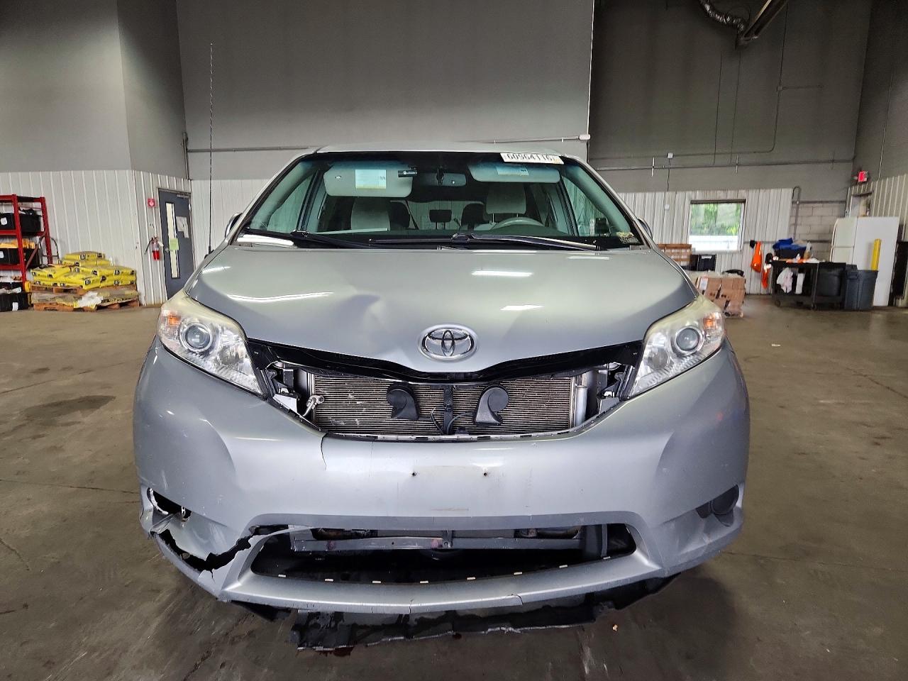 2014 Toyota Sienna Le Silver vin: 5TDKK3DC6ES505120