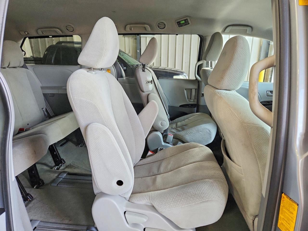 2014 Toyota Sienna Le Silver vin: 5TDKK3DC6ES505120