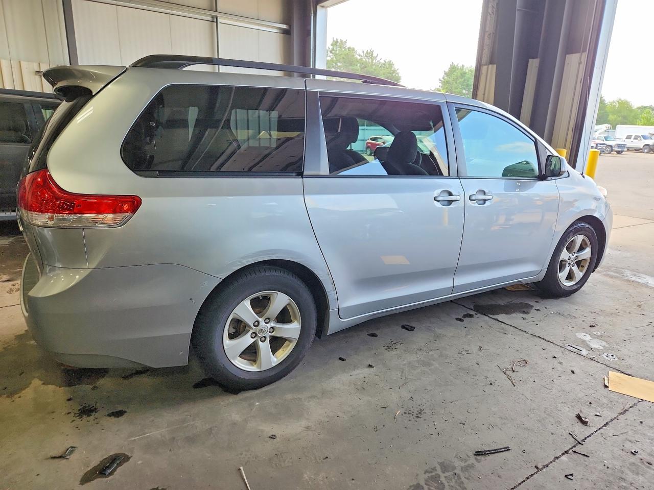 2014 Toyota Sienna Le Silver vin: 5TDKK3DC6ES505120