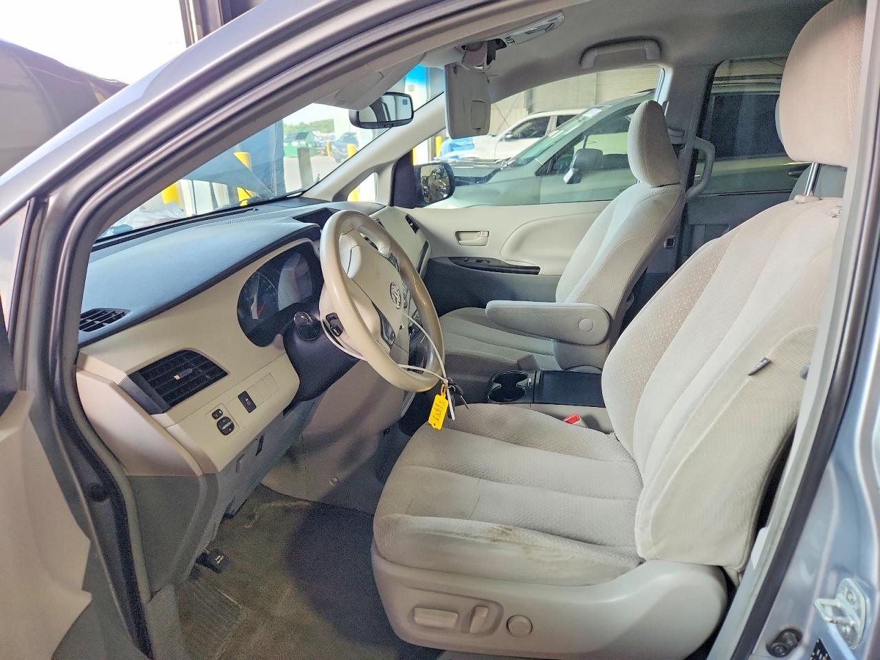2014 Toyota Sienna Le Silver vin: 5TDKK3DC6ES505120