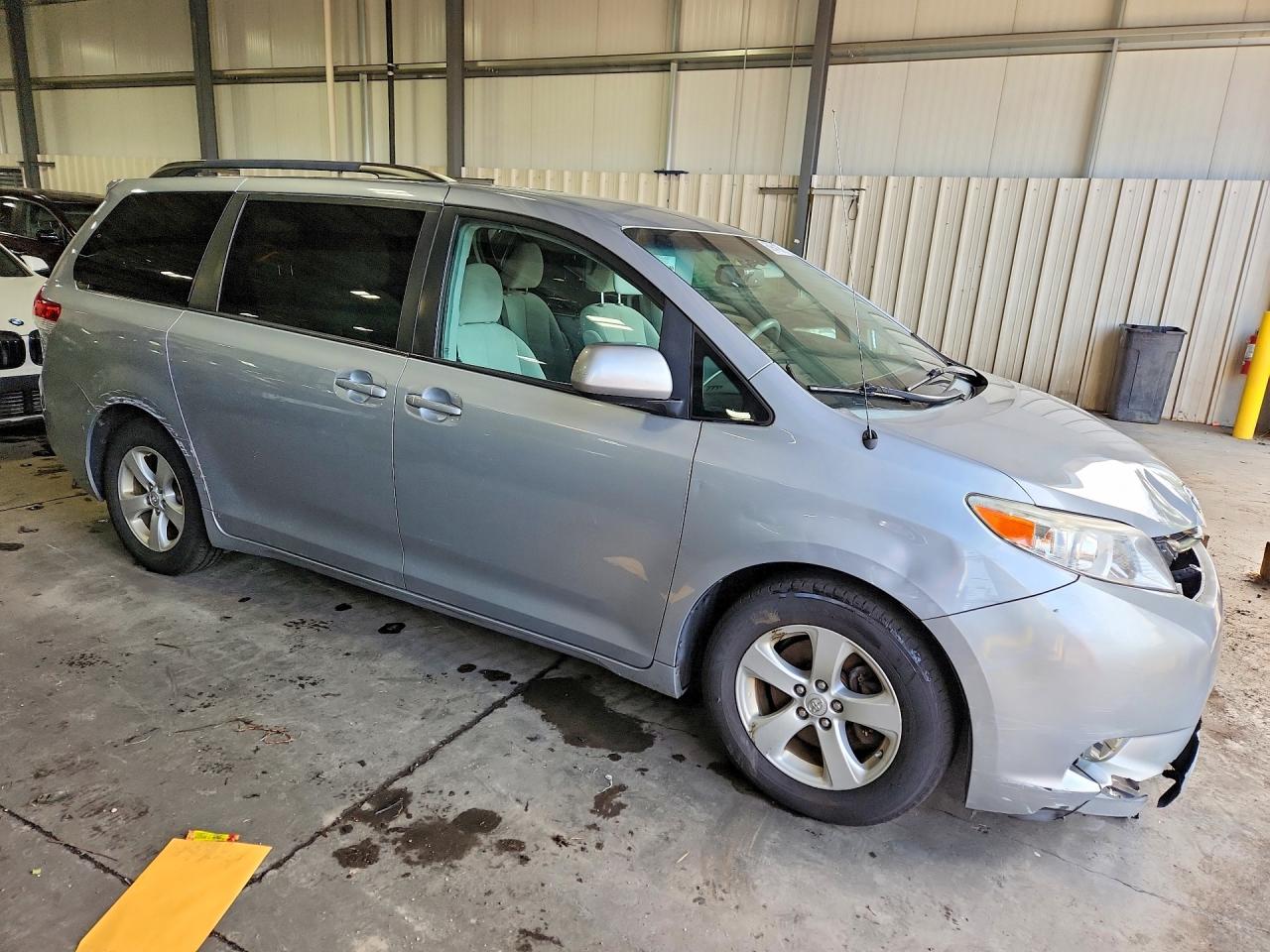 2014 Toyota Sienna Le Silver vin: 5TDKK3DC6ES505120