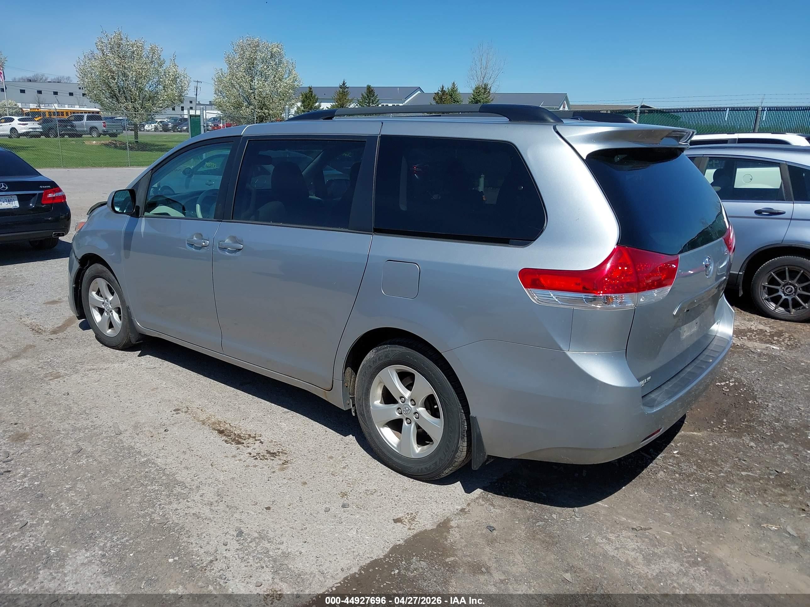 2014 Toyota Sienna Le V6 8 Passenger Gray vin: 5TDKK3DC6ES509636