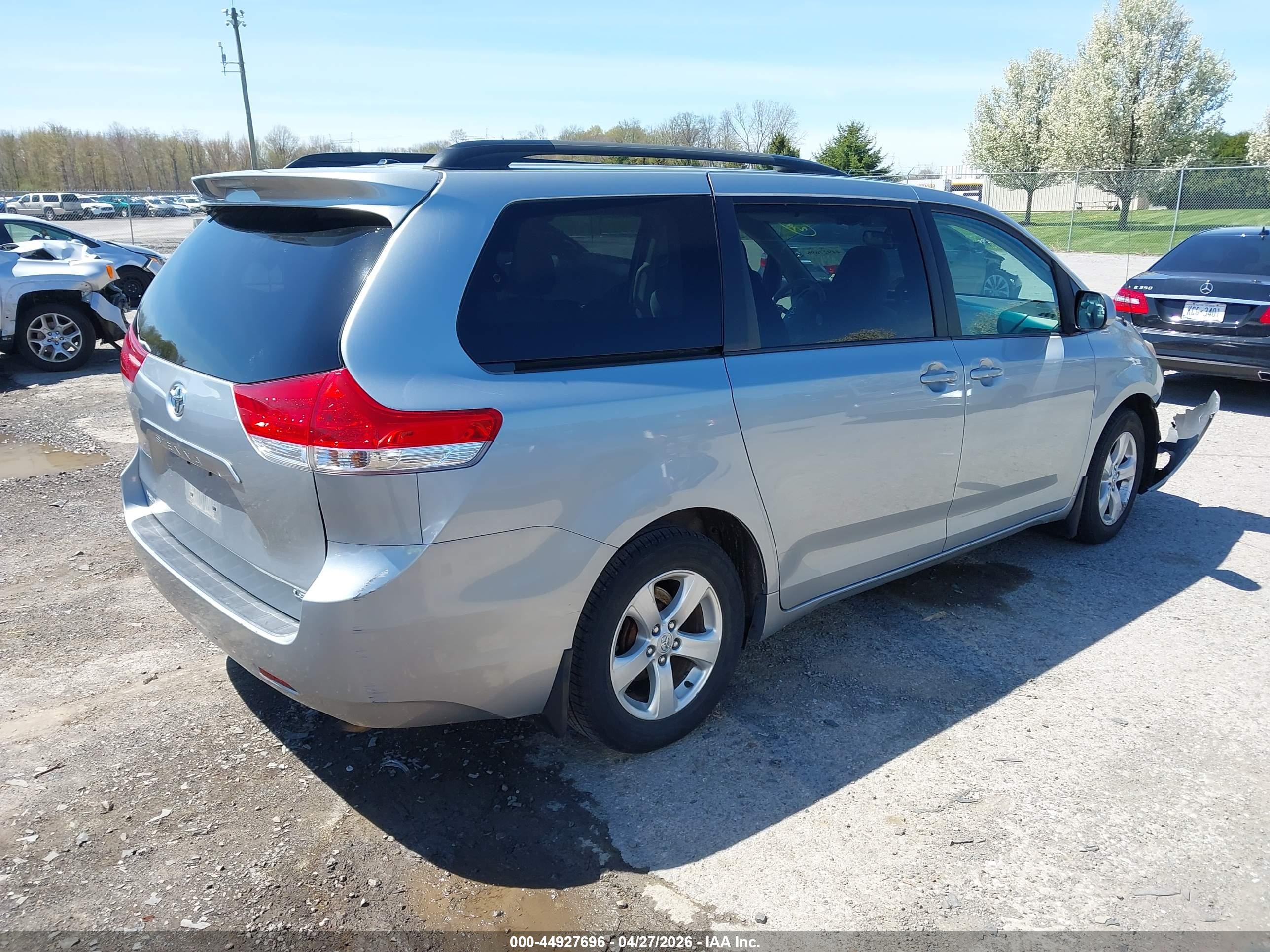 2014 Toyota Sienna Le V6 8 Passenger Gray vin: 5TDKK3DC6ES509636