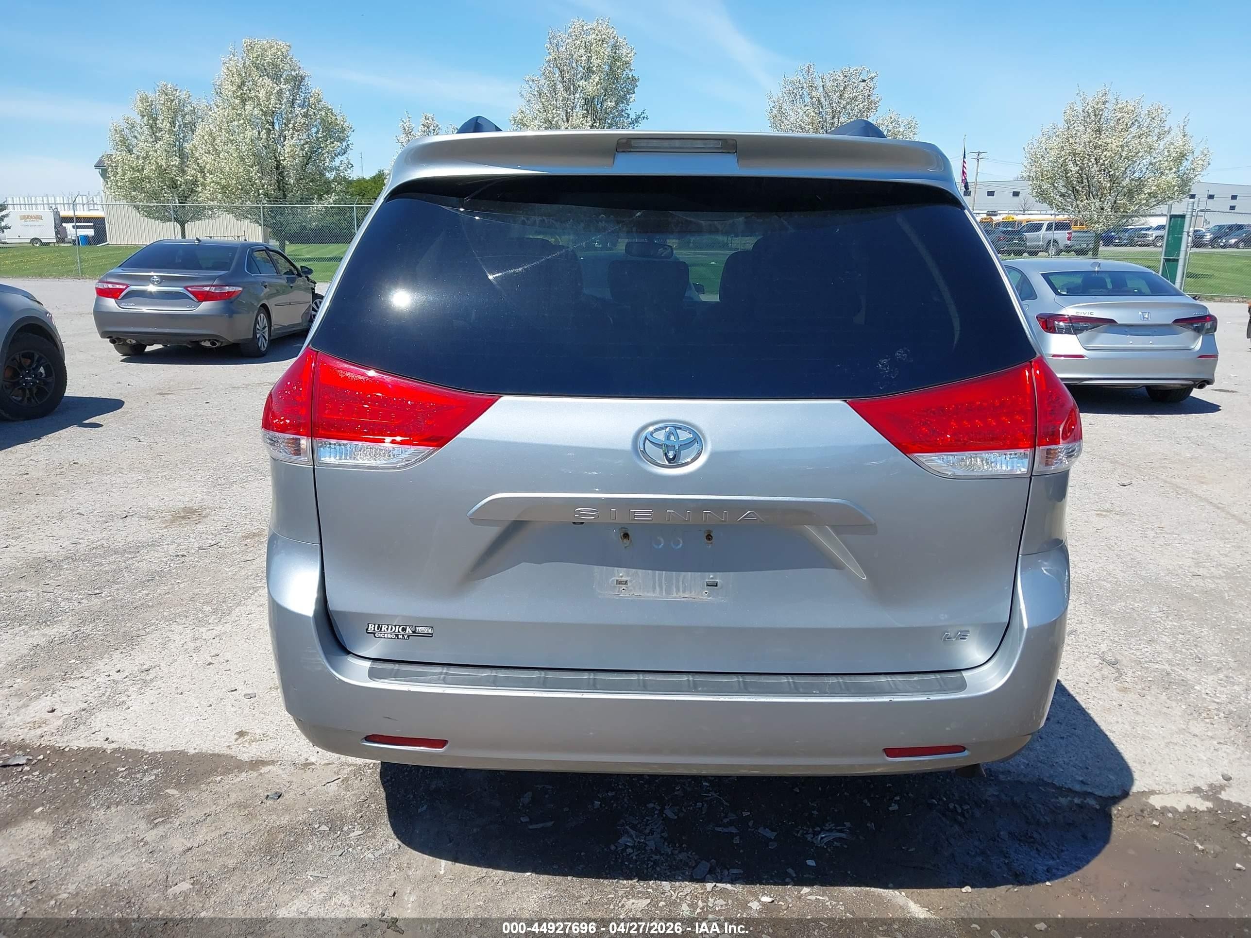 2014 Toyota Sienna Le V6 8 Passenger Gray vin: 5TDKK3DC6ES509636