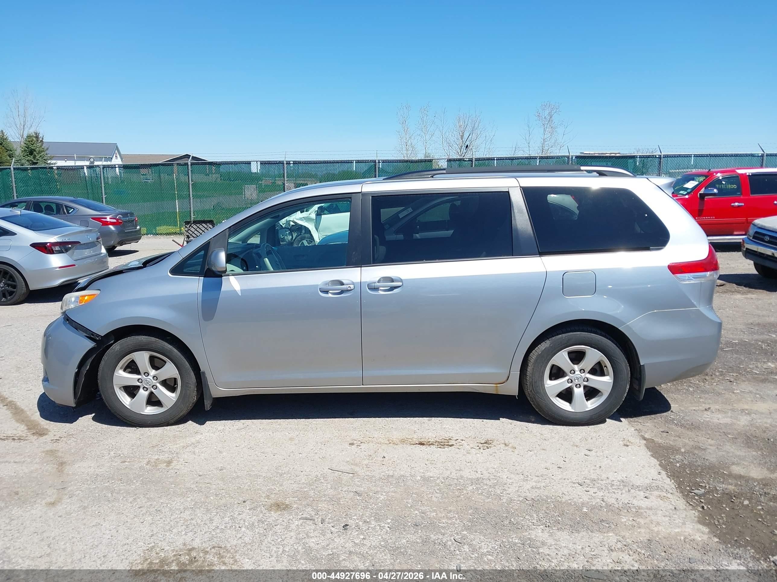 2014 Toyota Sienna Le V6 8 Passenger Gray vin: 5TDKK3DC6ES509636