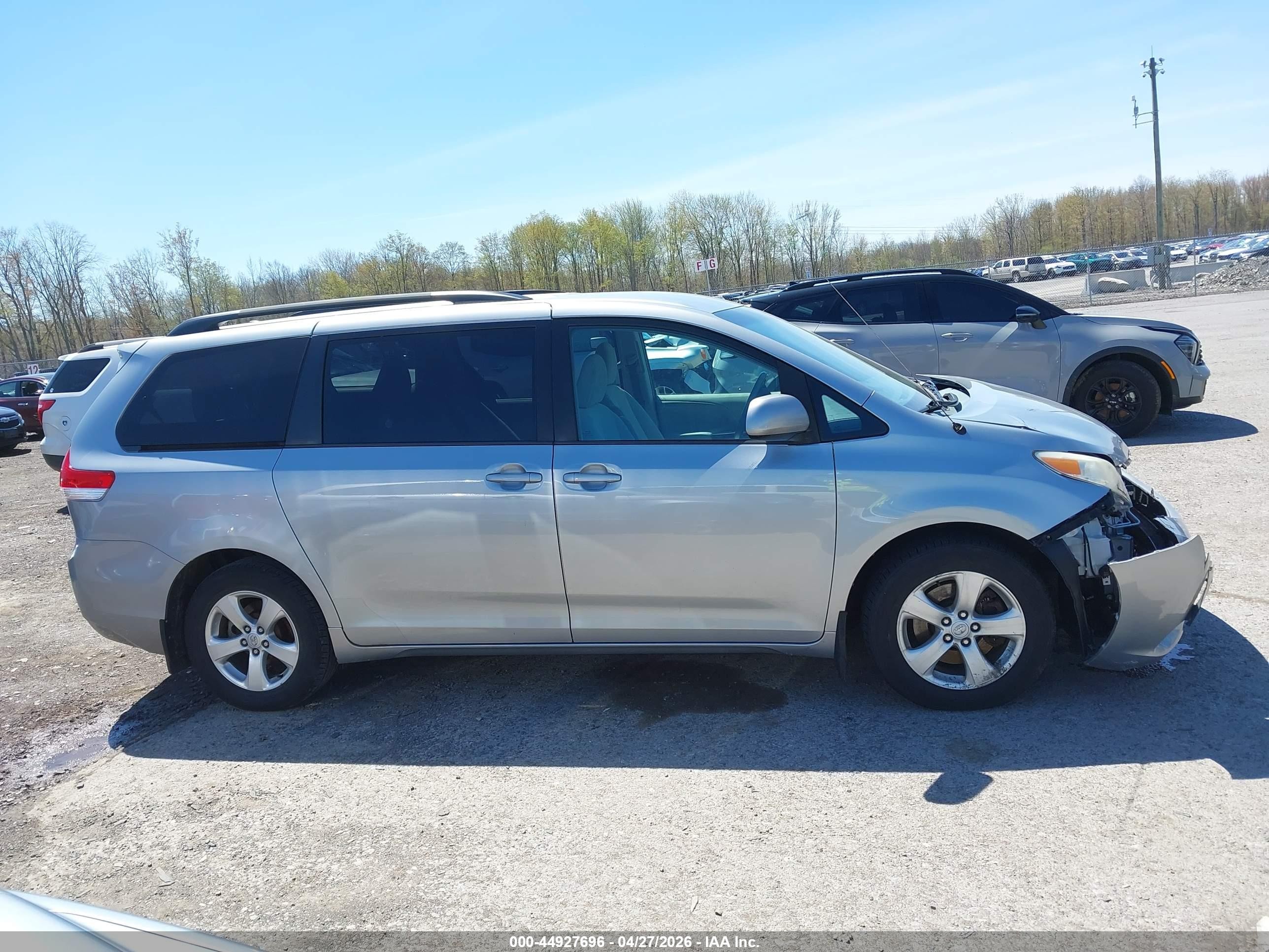 2014 Toyota Sienna Le V6 8 Passenger Gray vin: 5TDKK3DC6ES509636
