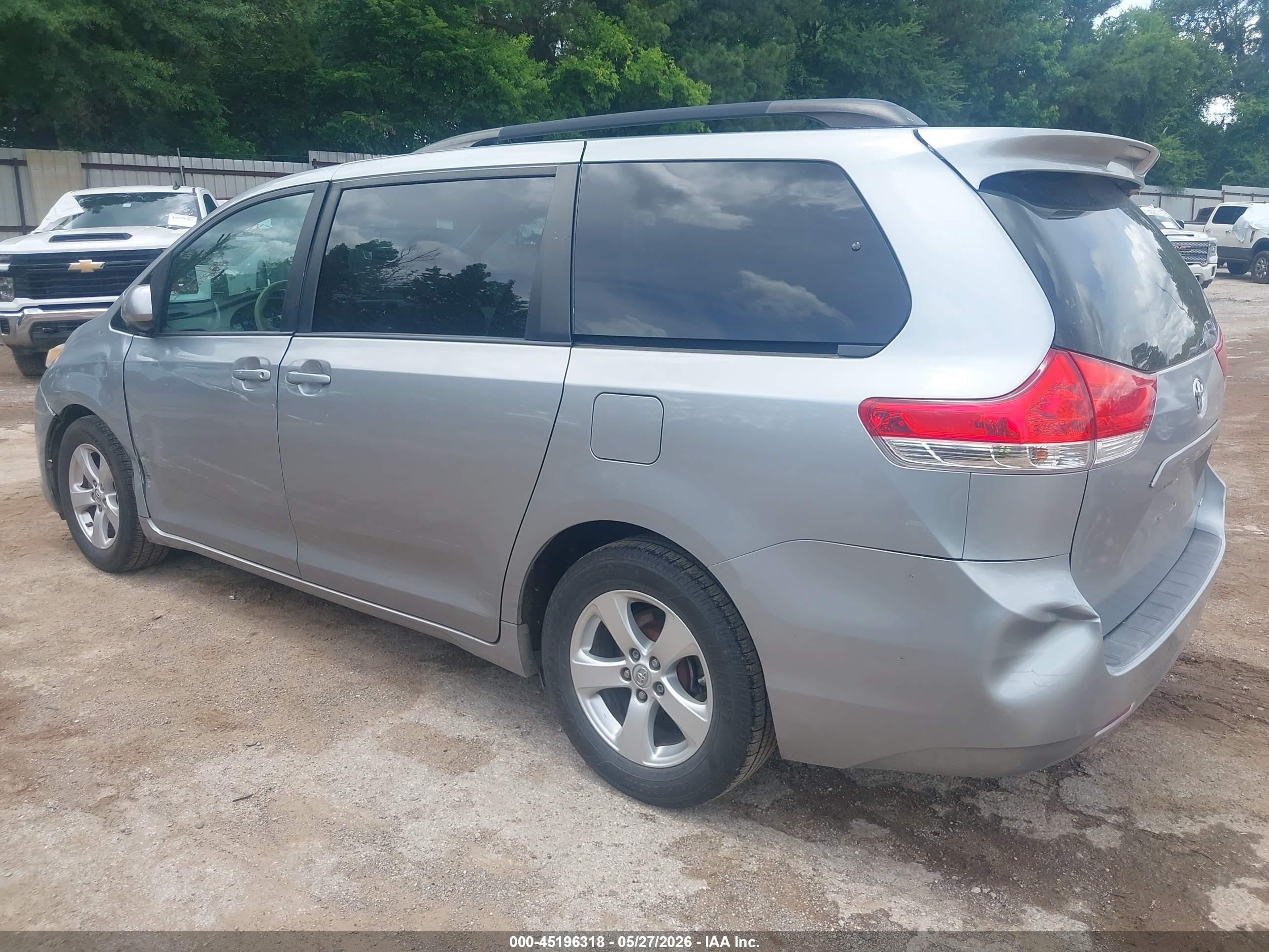 2014 Toyota Sienna Le V6 8 Passenger Silver vin: 5TDKK3DC6ES515355