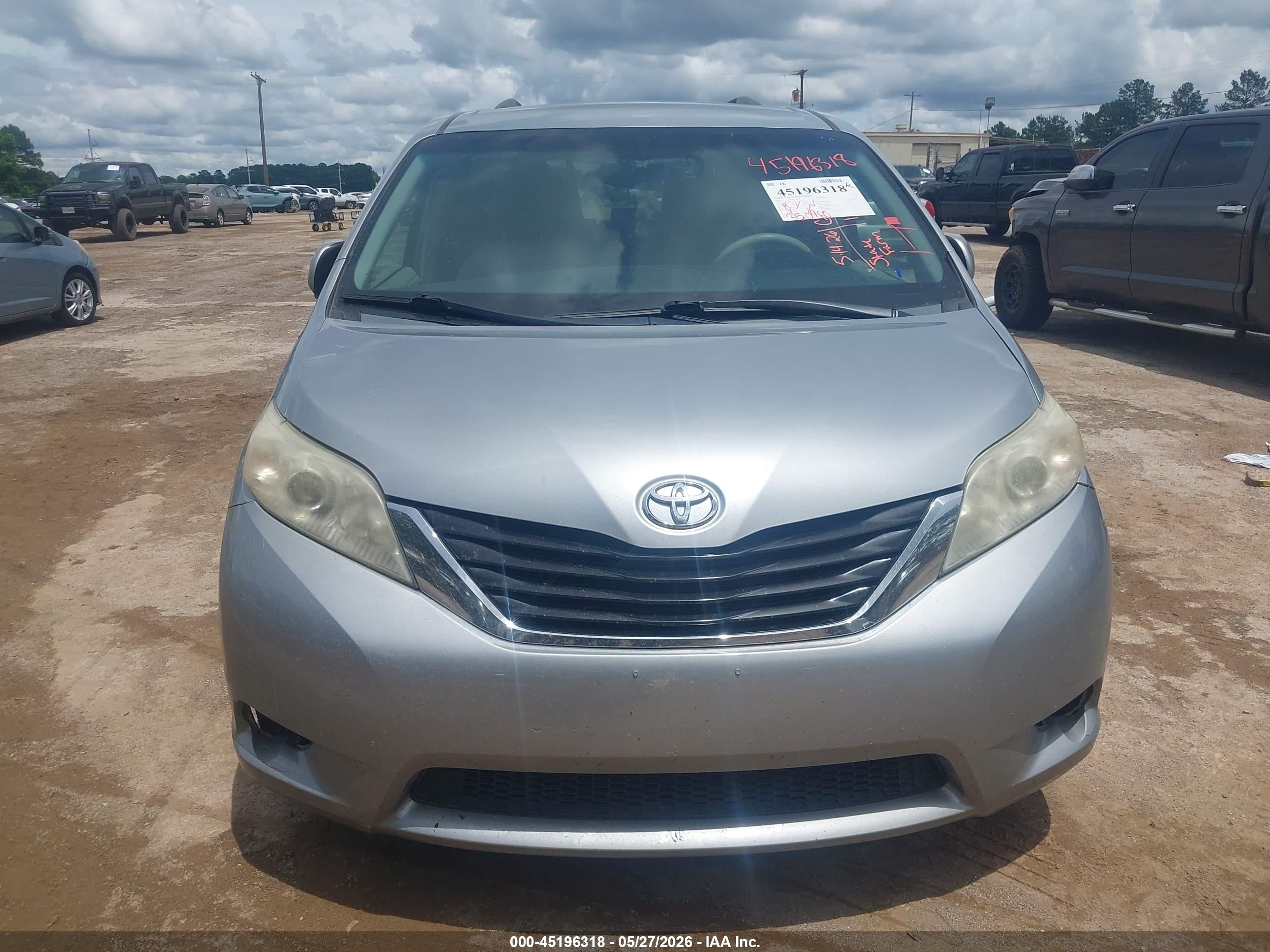 2014 Toyota Sienna Le V6 8 Passenger Silver vin: 5TDKK3DC6ES515355