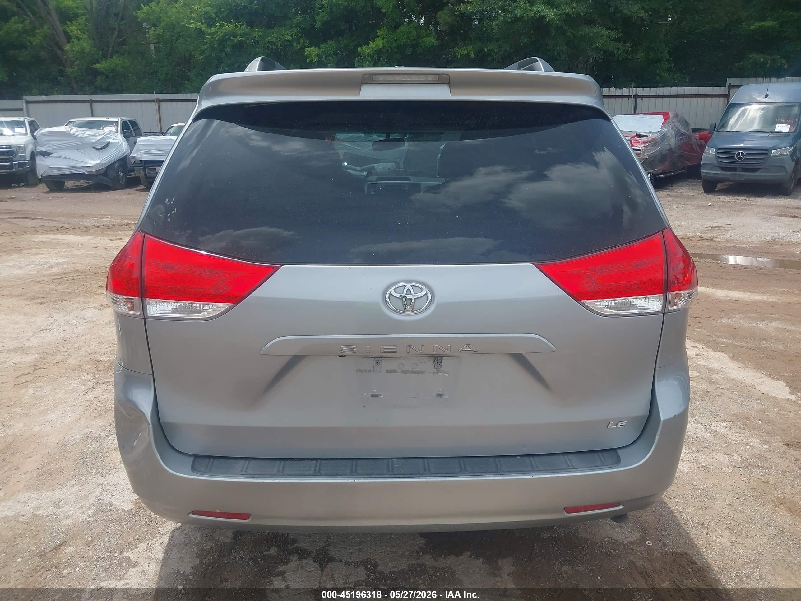 2014 Toyota Sienna Le V6 8 Passenger Silver vin: 5TDKK3DC6ES515355