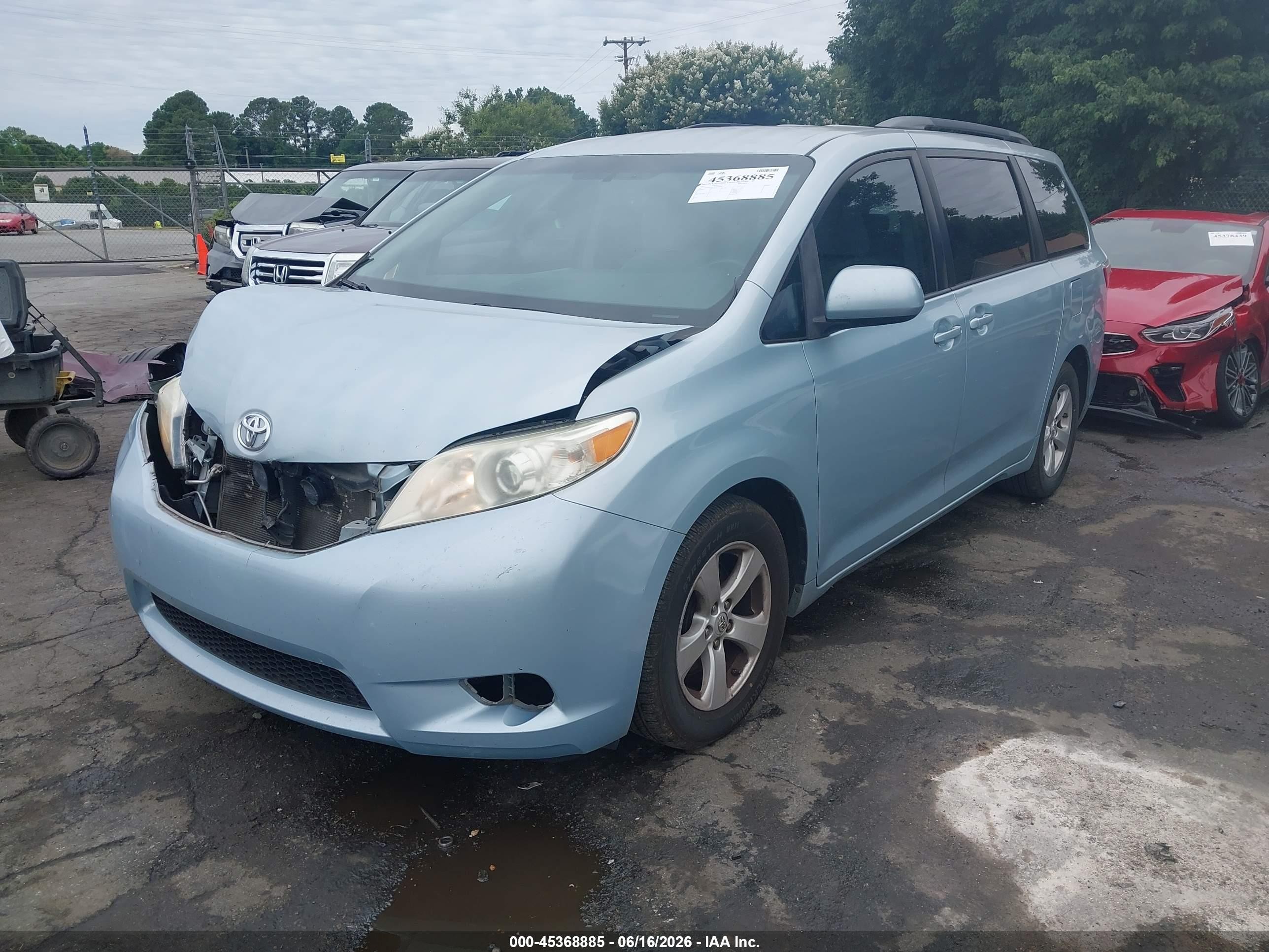 2015 Toyota Sienna Le 8 Passenger Blue vin: 5TDKK3DC6FS540094