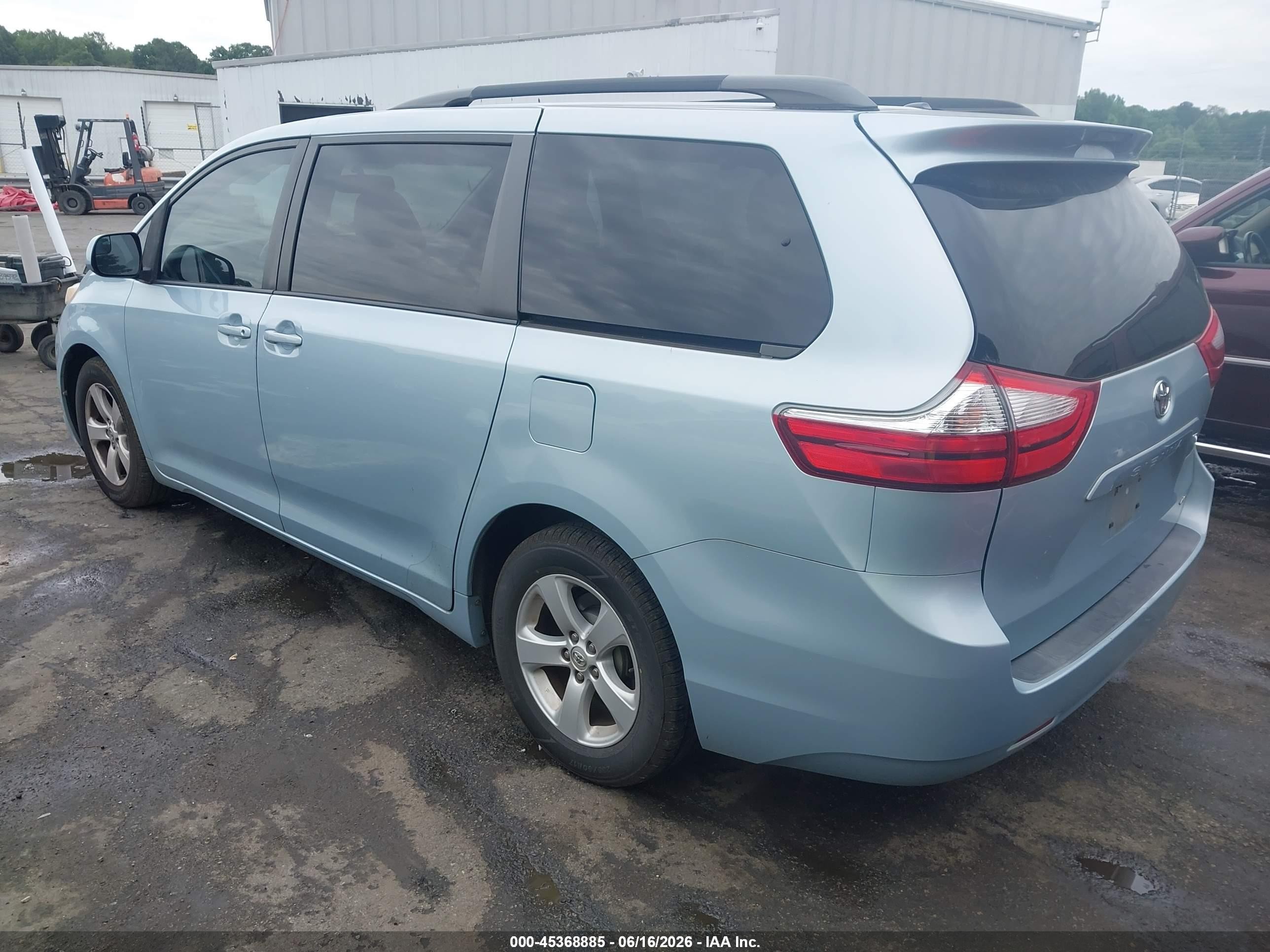 2015 Toyota Sienna Le 8 Passenger Blue vin: 5TDKK3DC6FS540094