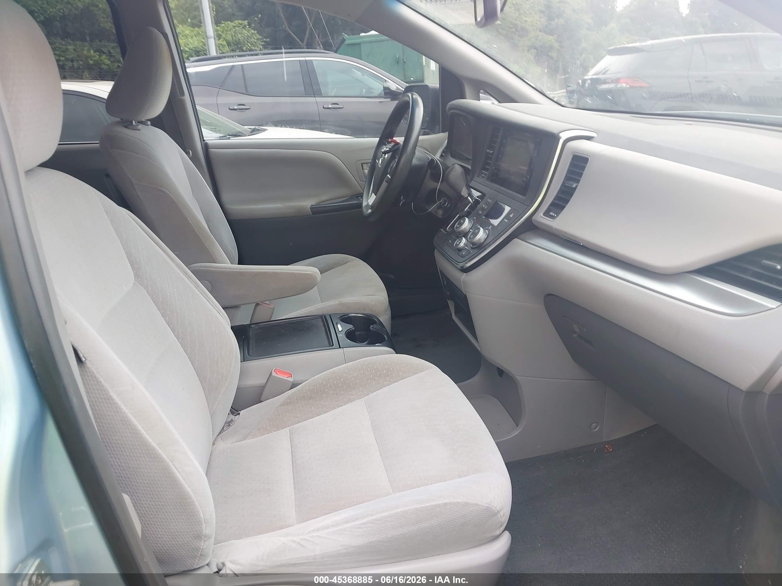 2015 Toyota Sienna Le 8 Passenger Blue vin: 5TDKK3DC6FS540094
