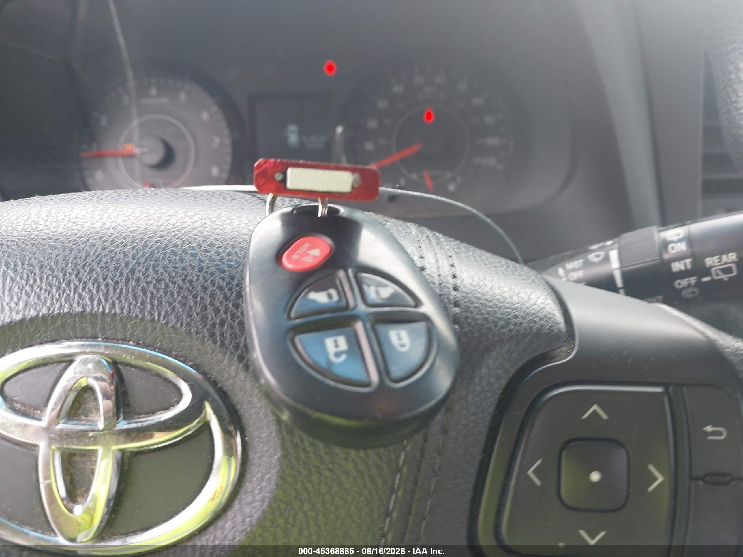 2015 Toyota Sienna Le 8 Passenger Blue vin: 5TDKK3DC6FS540094