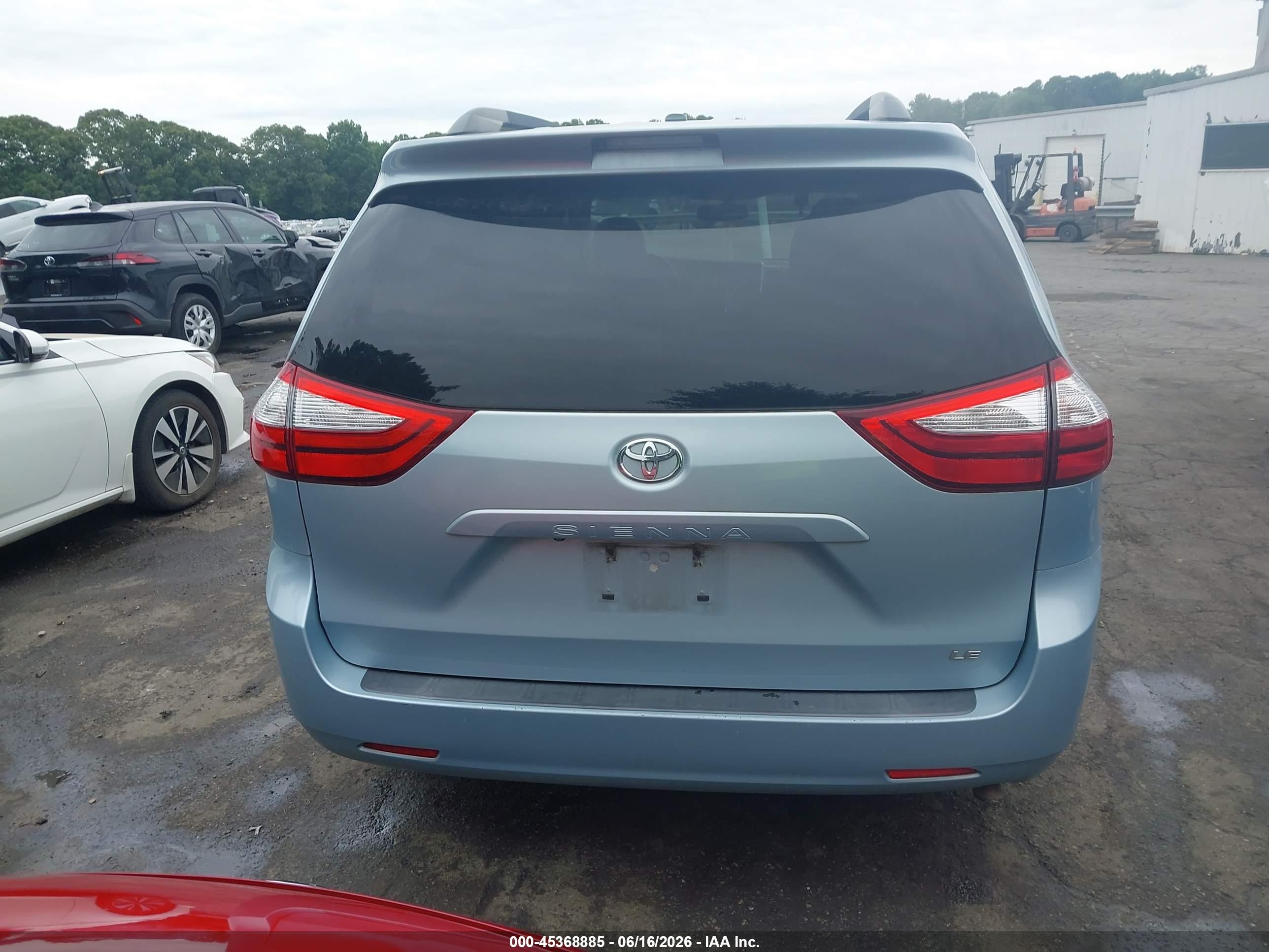 2015 Toyota Sienna Le 8 Passenger Blue vin: 5TDKK3DC6FS540094