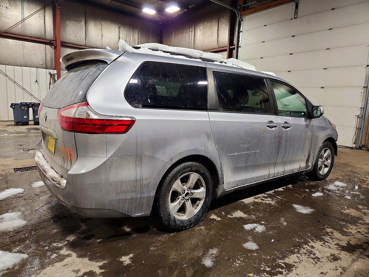 2015 Toyota Sienna Silver vin: 5TDKK3DC6FS547630