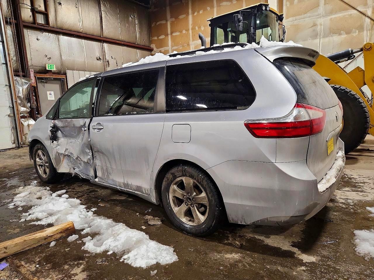 2015 Toyota Sienna Silver vin: 5TDKK3DC6FS547630