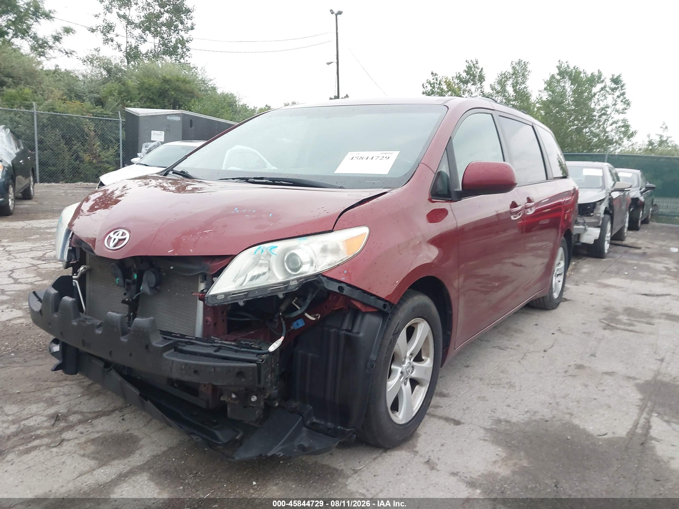 2015 Toyota Sienna Le 8 Passenger Красный vin: 5TDKK3DC6FS553332