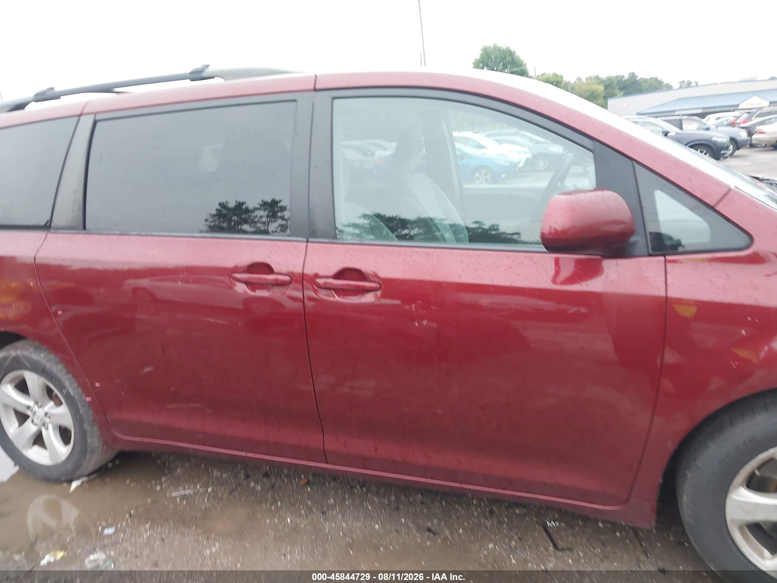 2015 Toyota Sienna Le 8 Passenger Красный vin: 5TDKK3DC6FS553332