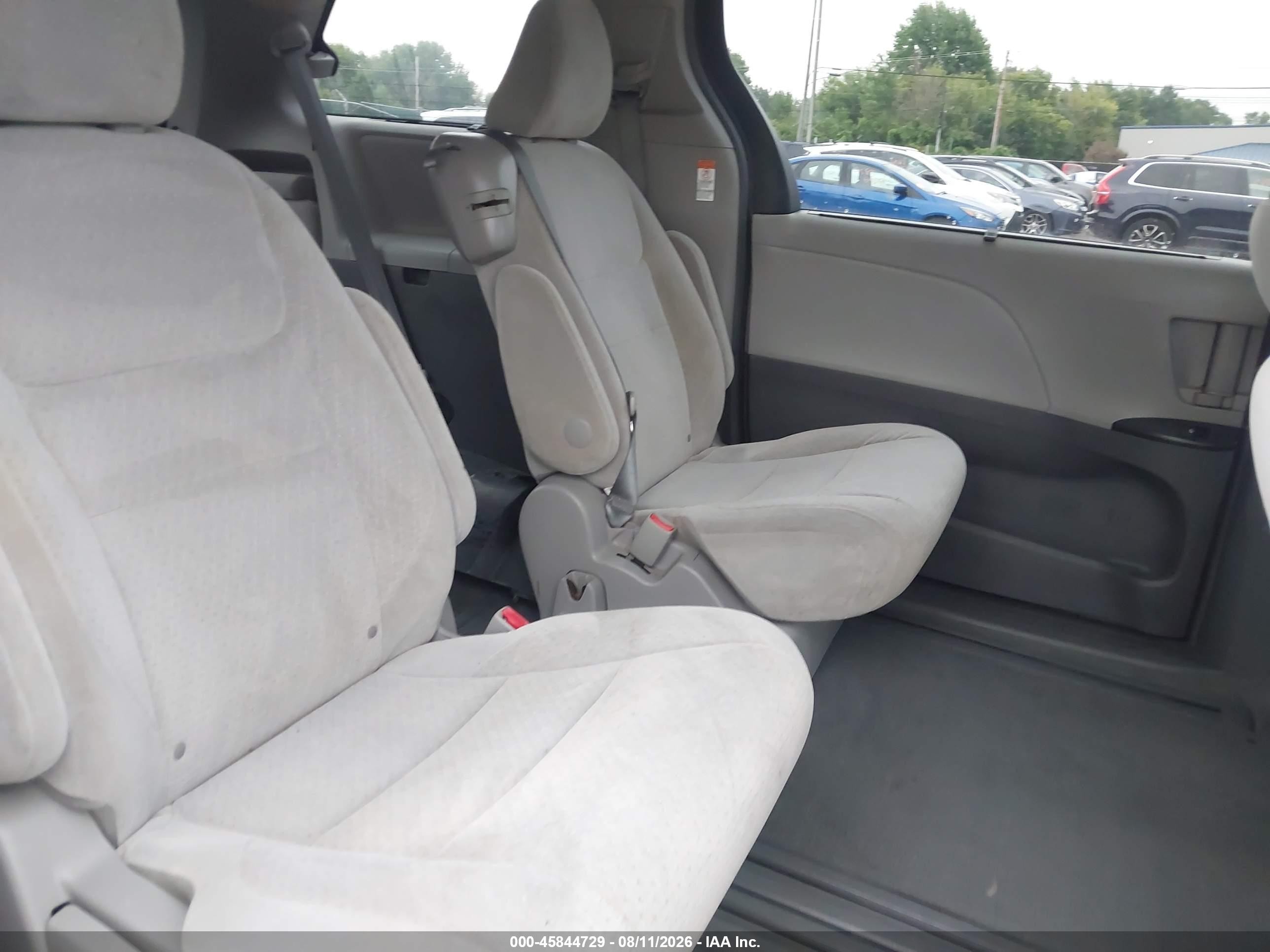 2015 Toyota Sienna Le 8 Passenger Красный vin: 5TDKK3DC6FS553332