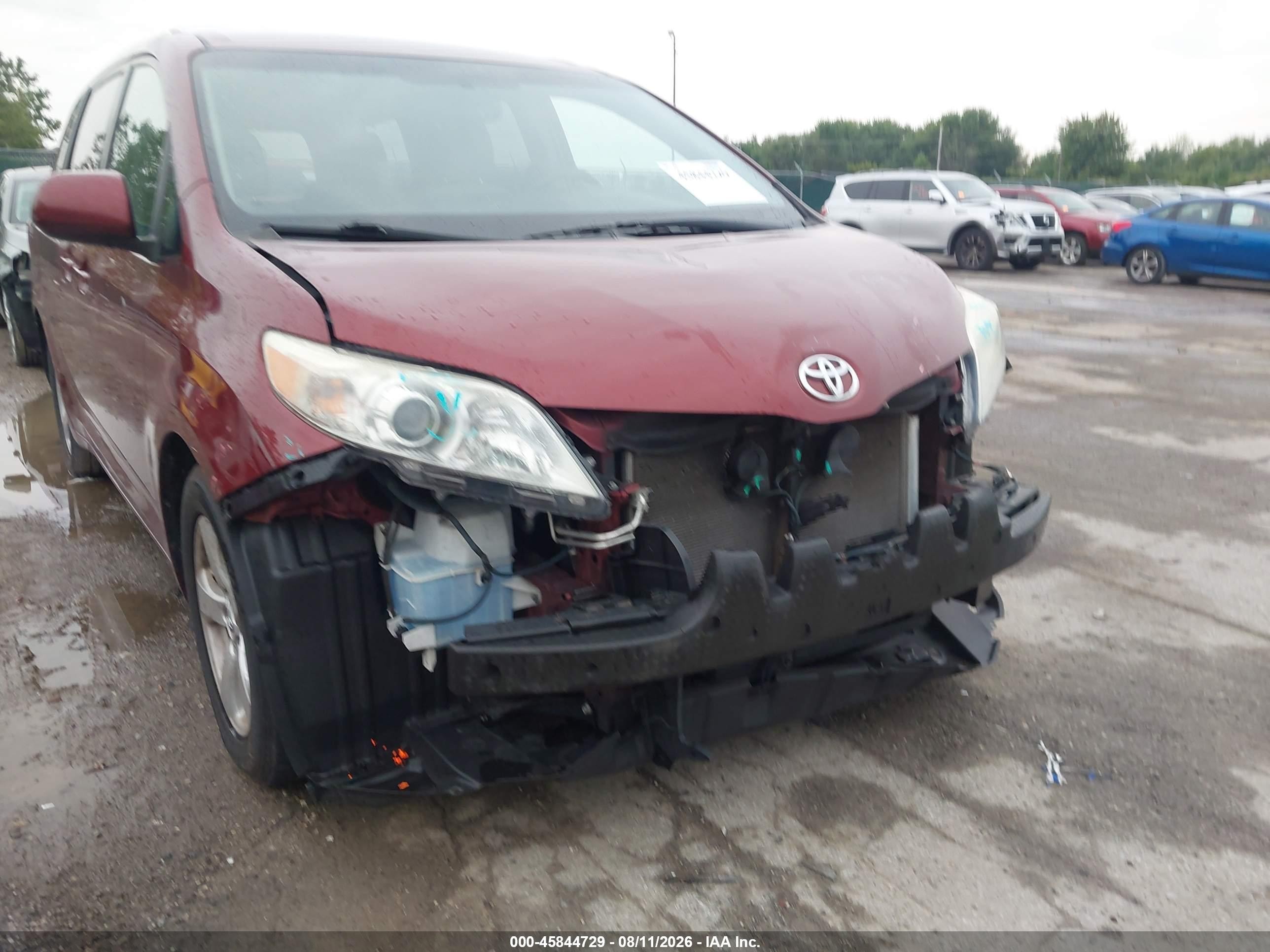 2015 Toyota Sienna Le 8 Passenger Красный vin: 5TDKK3DC6FS553332